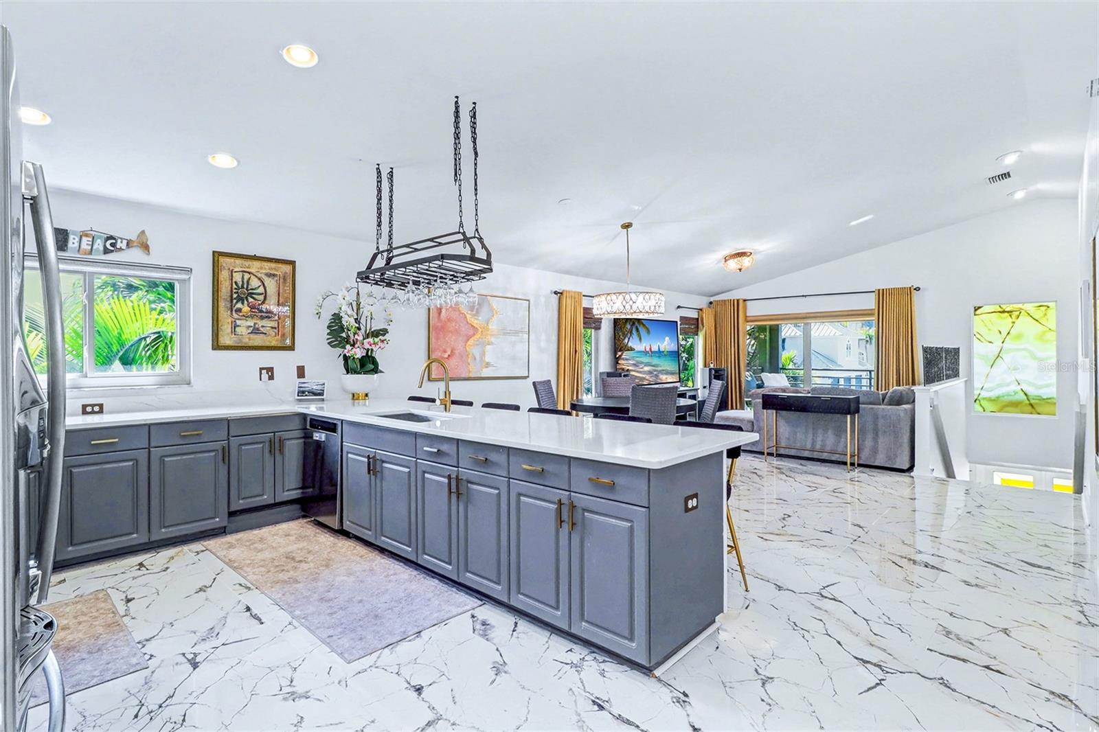 LONE PALM BEACH 1ST ADD - Residential