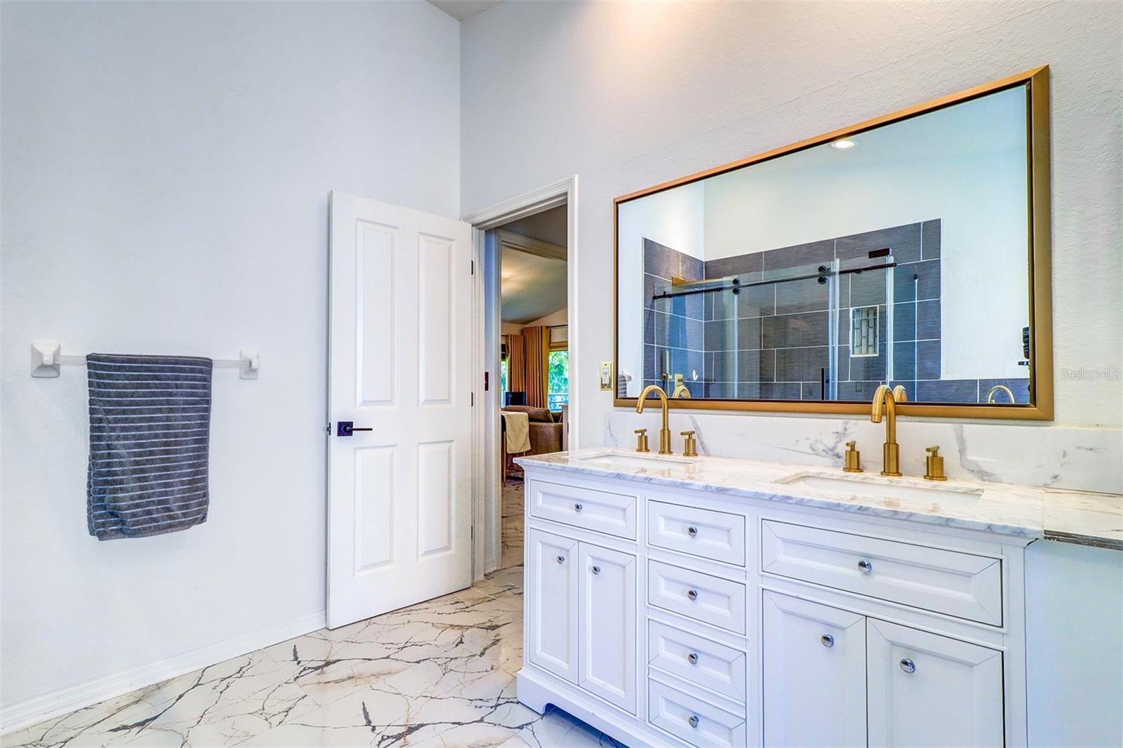 LONE PALM BEACH 1ST ADD - Residential