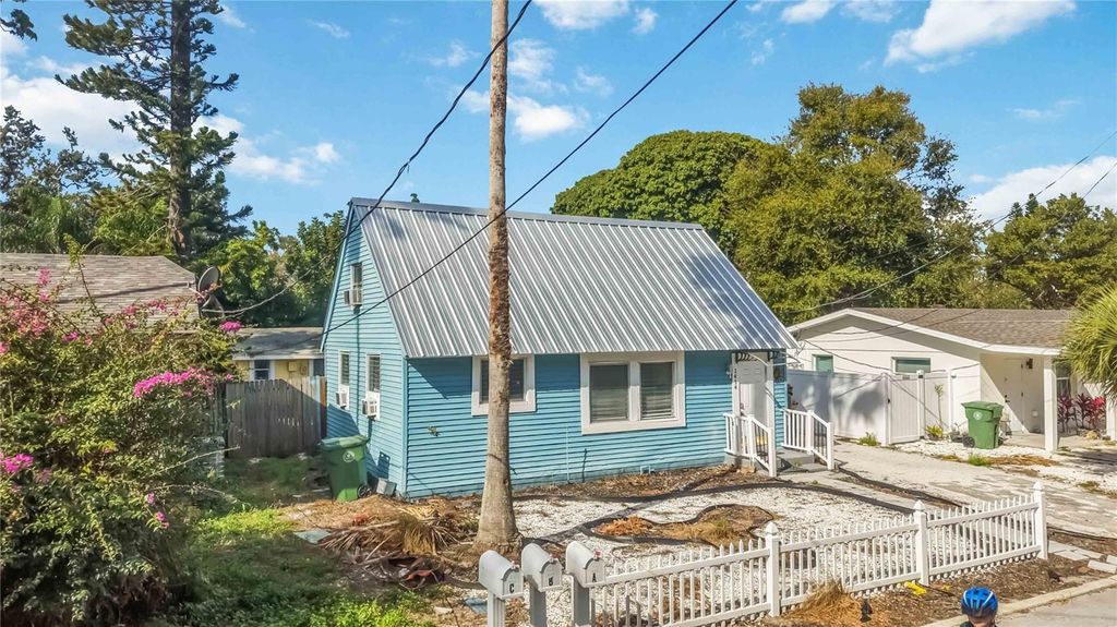 Photo of 1414 17th Street W, Bradenton, FL 34205 (MLS # A4678690)