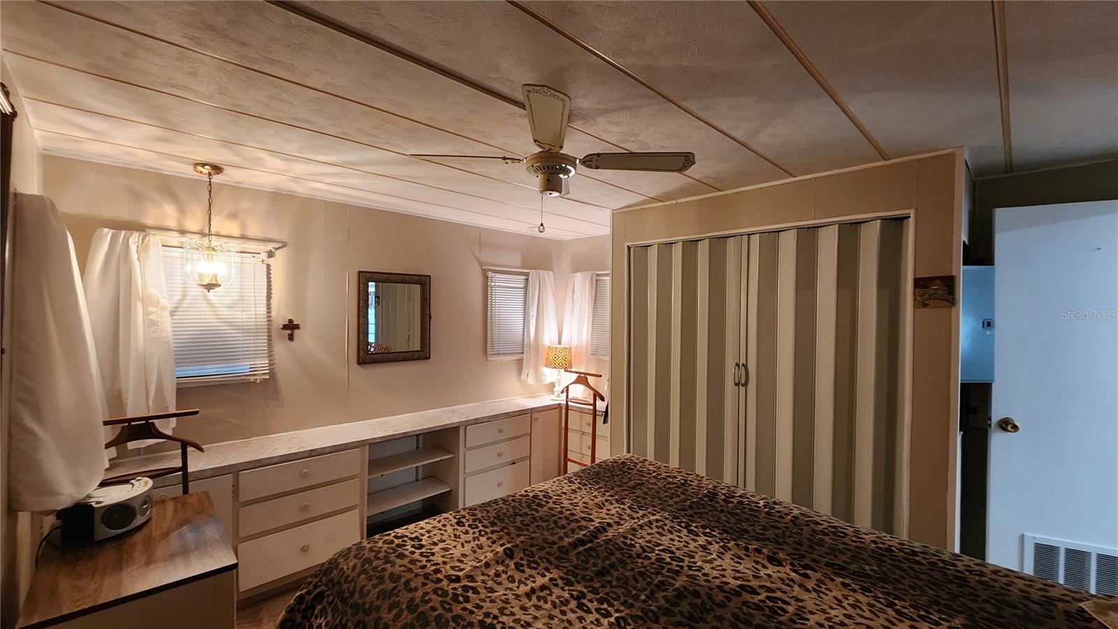 OAKWOOD MANOR - Residential