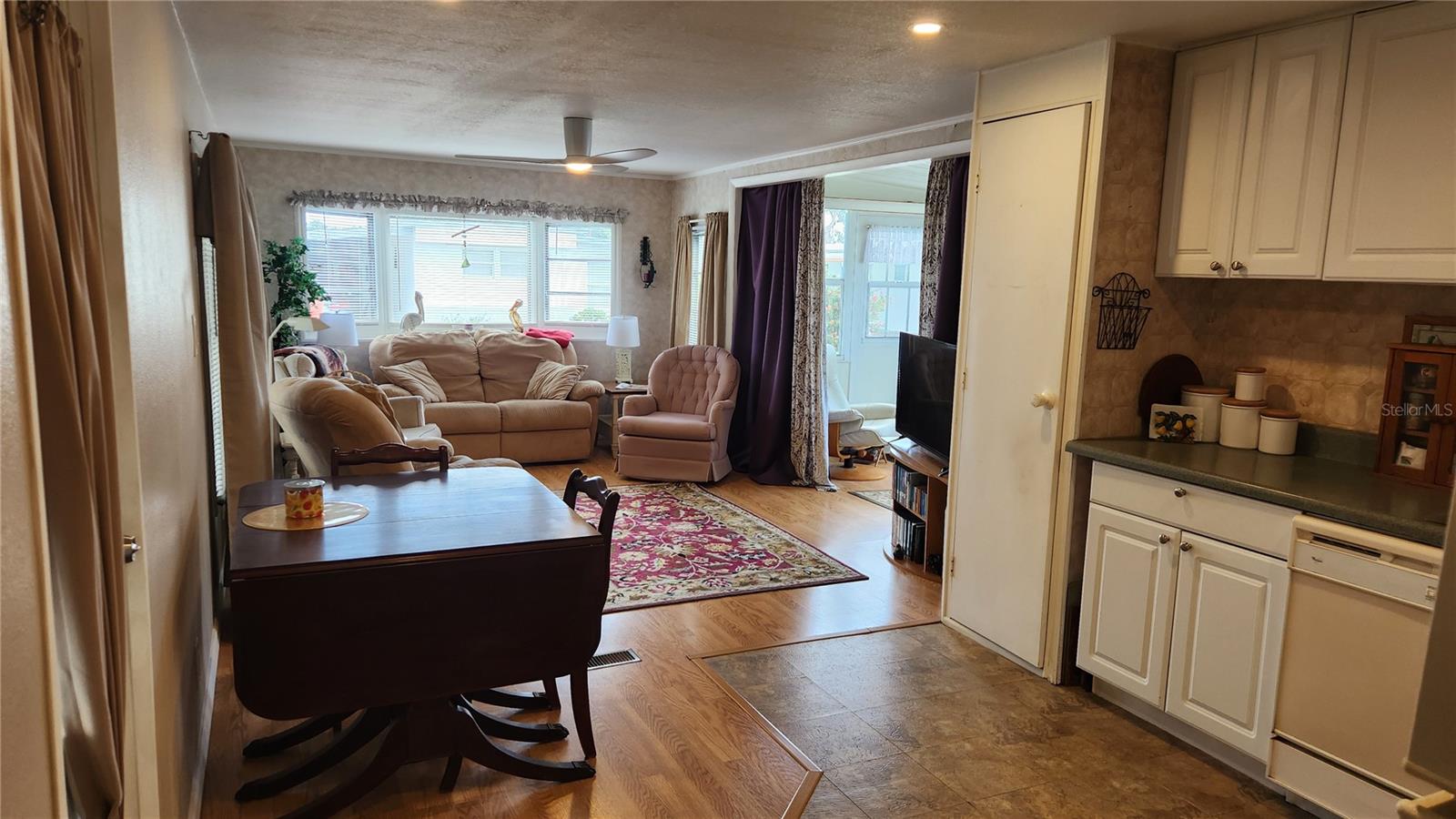 OAKWOOD MANOR - Residential