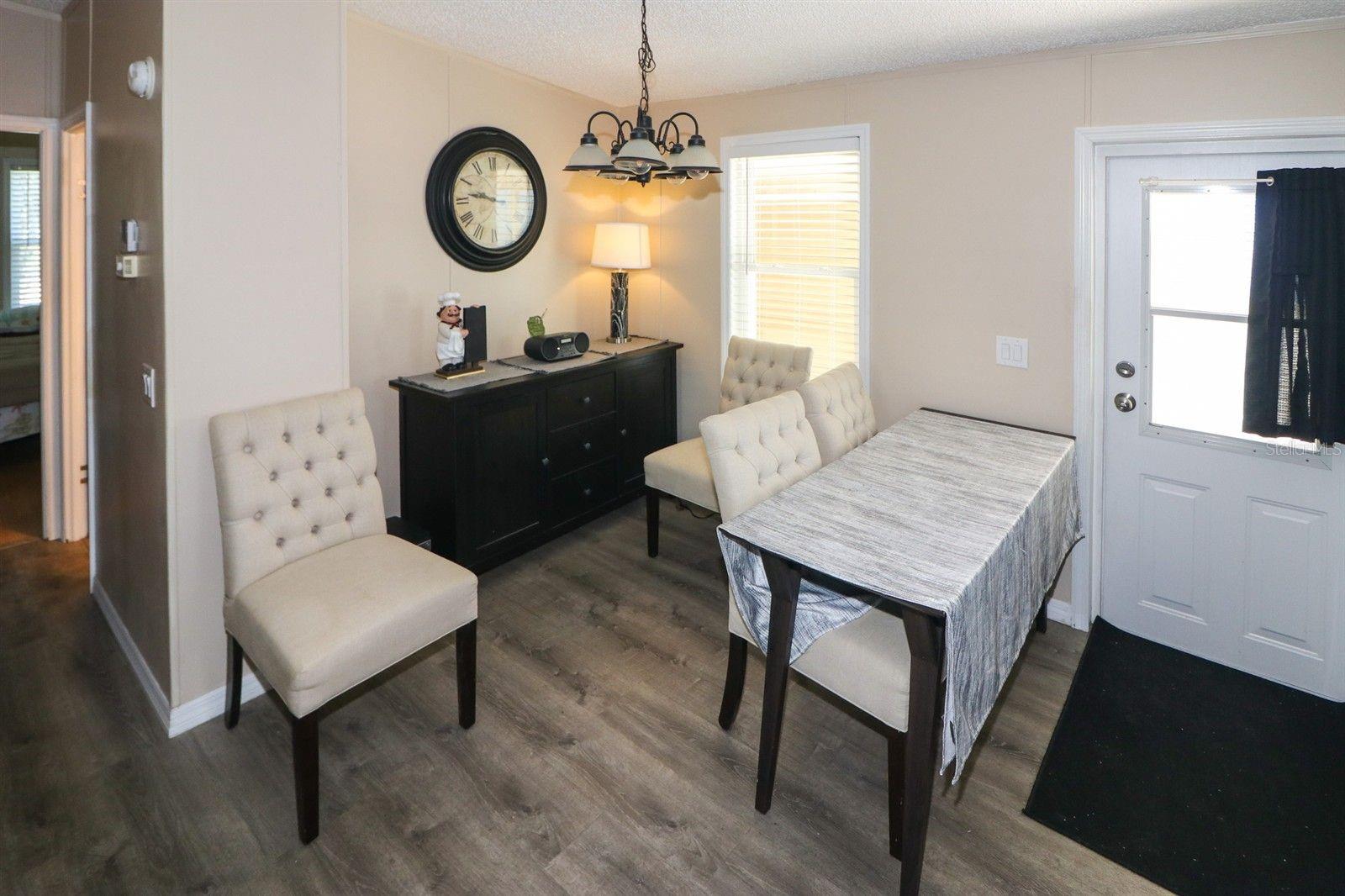 EMERALD LAKES - Residential