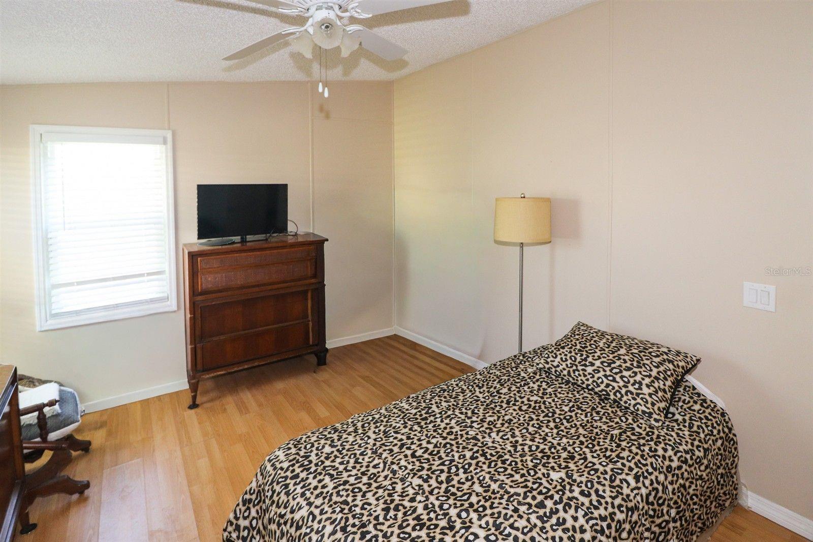 EMERALD LAKES - Residential