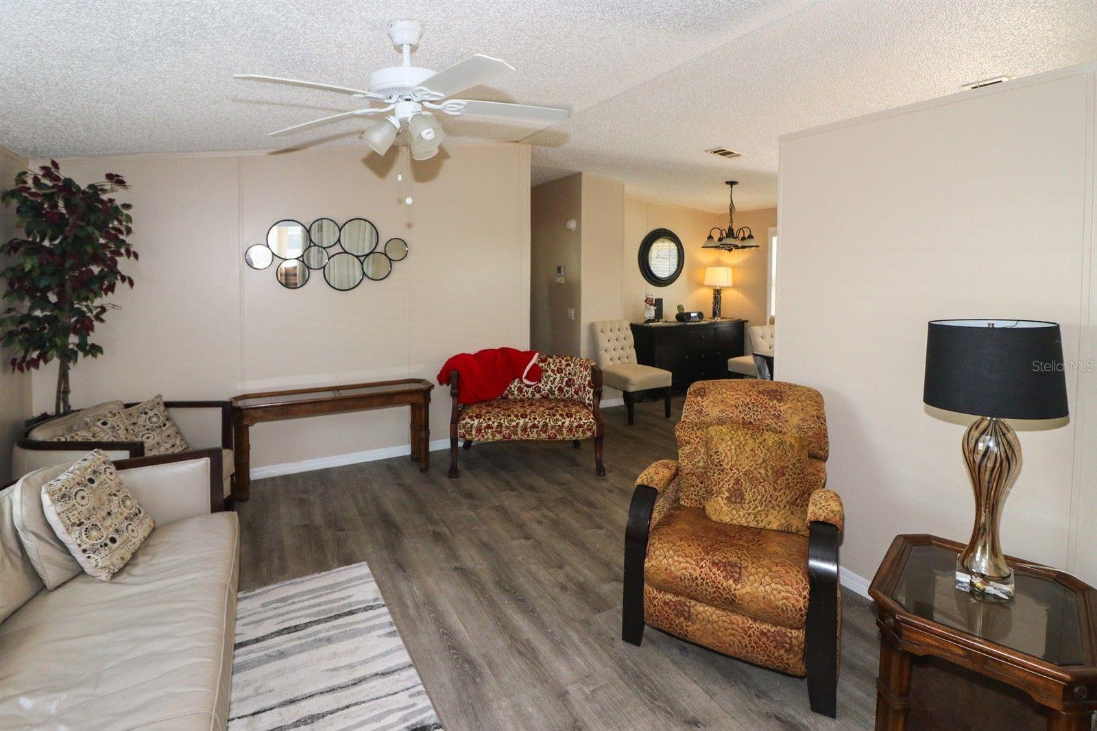 EMERALD LAKES - Residential