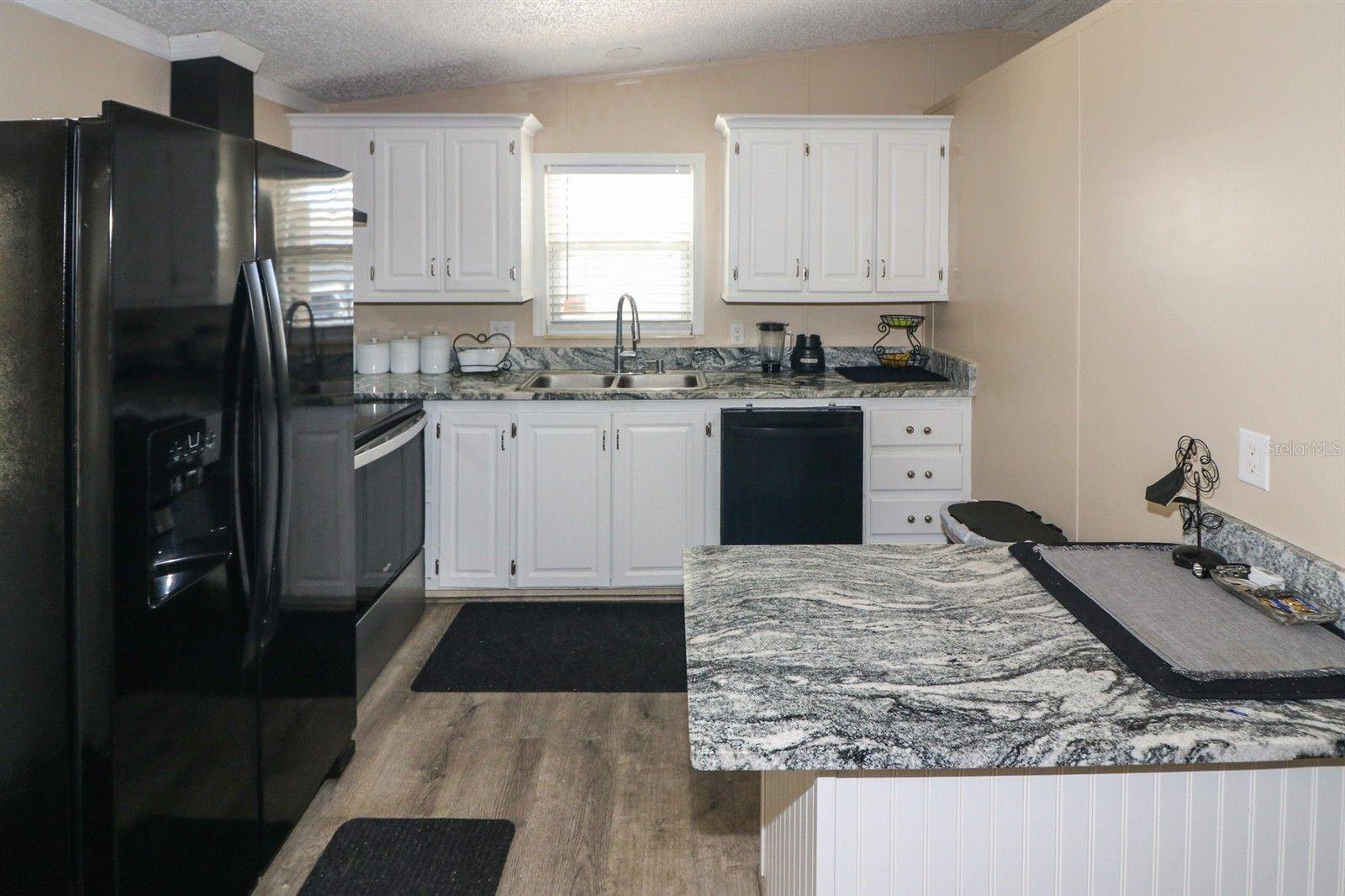 EMERALD LAKES - Residential