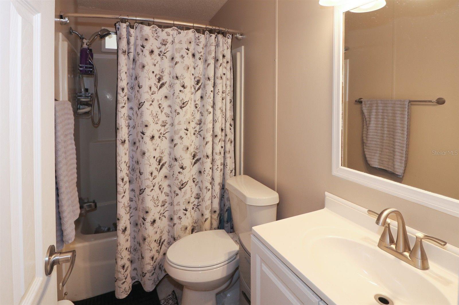 EMERALD LAKES - Residential