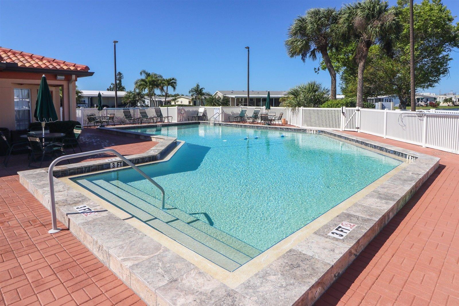 EMERALD LAKES - Residential