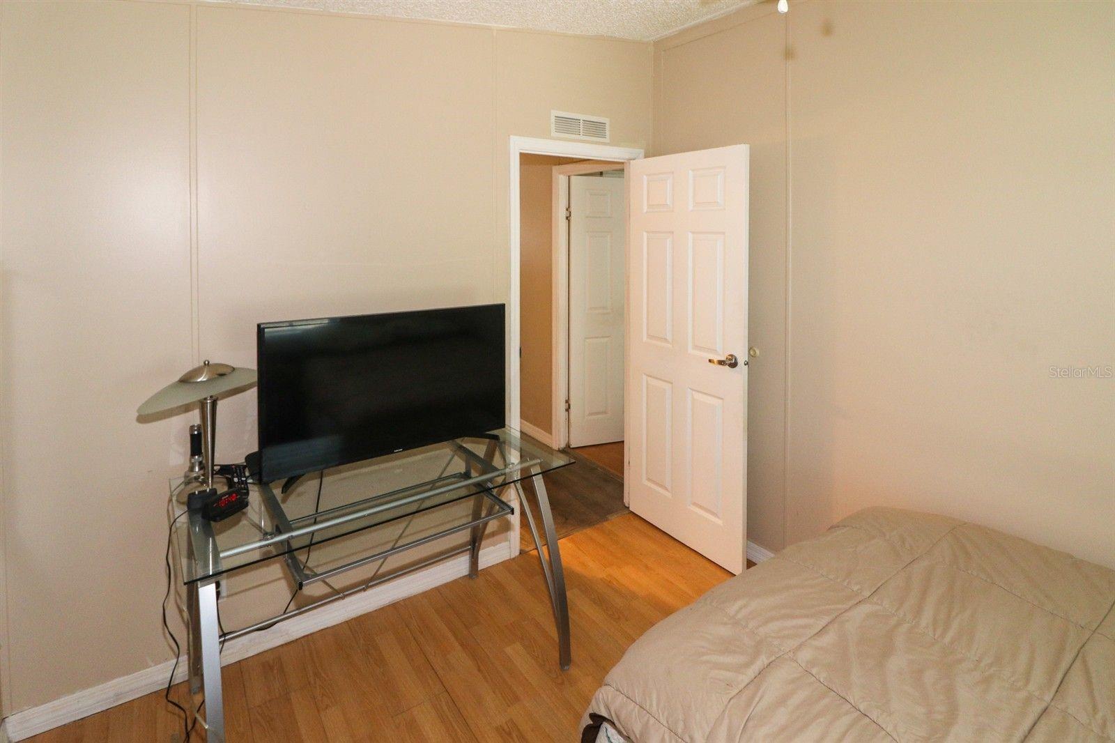 EMERALD LAKES - Residential