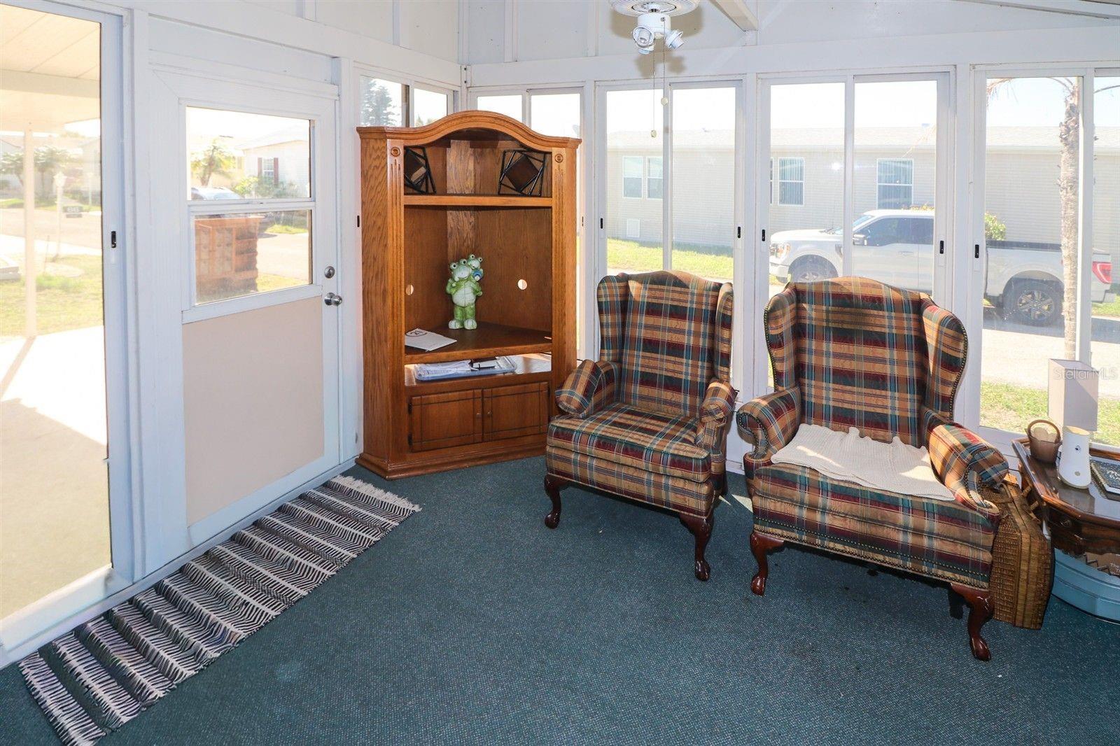 EMERALD LAKES - Residential