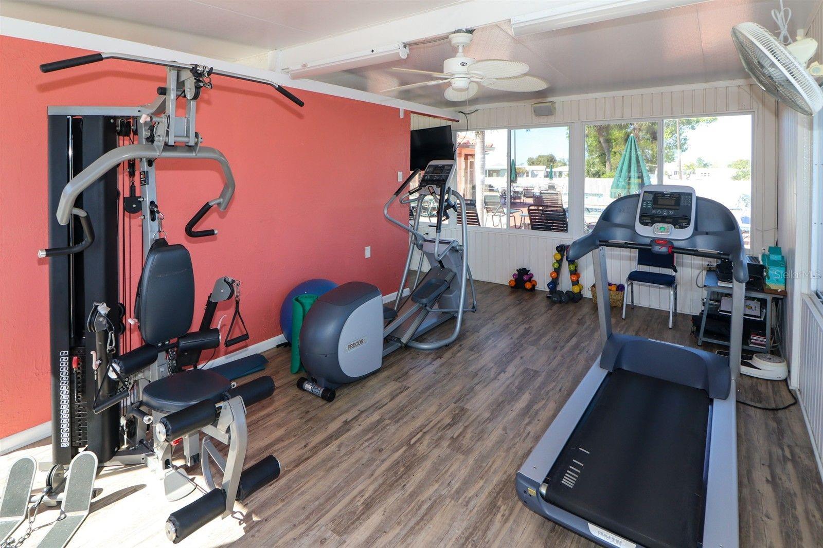 EMERALD LAKES - Residential