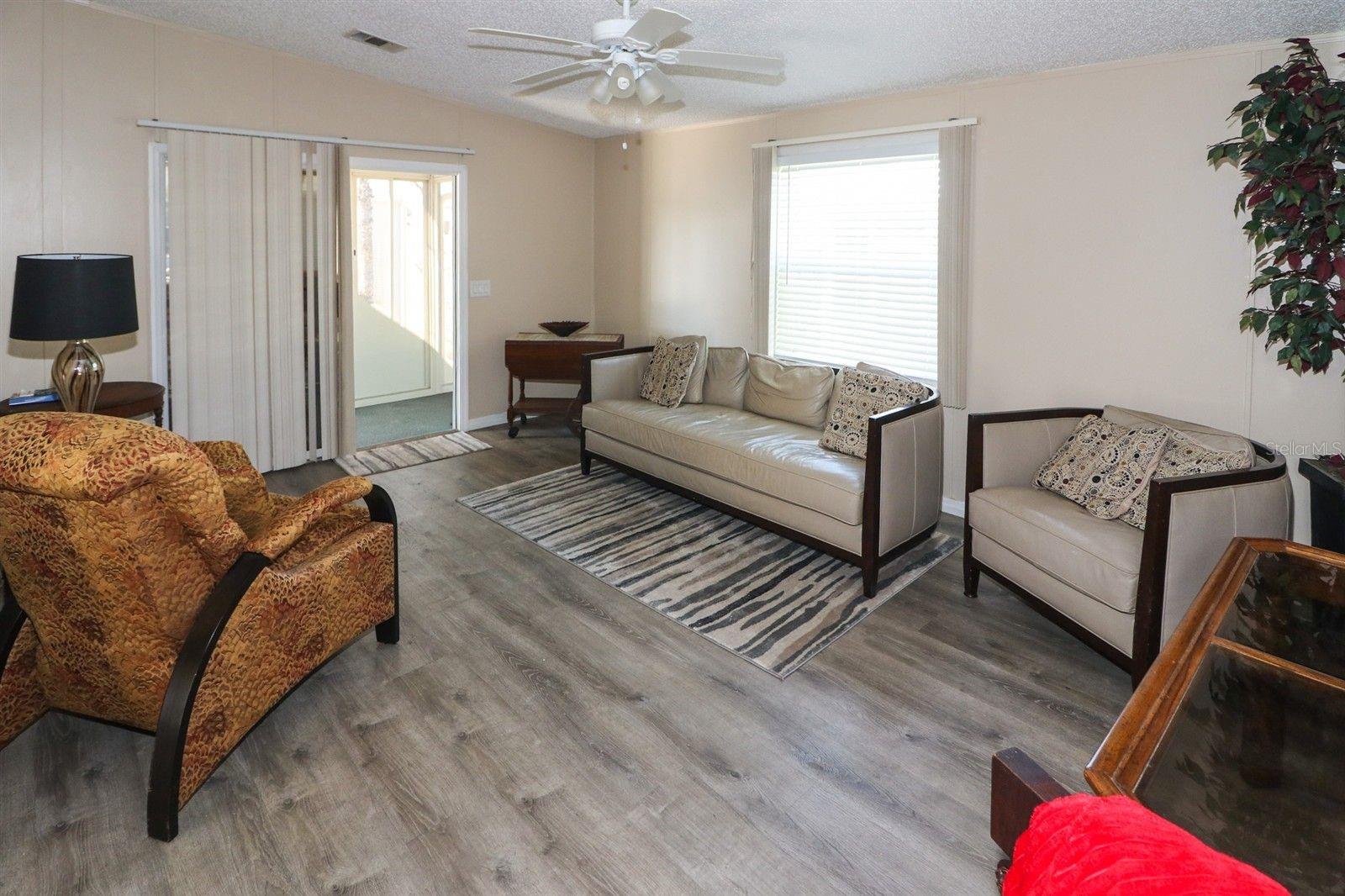 EMERALD LAKES - Residential