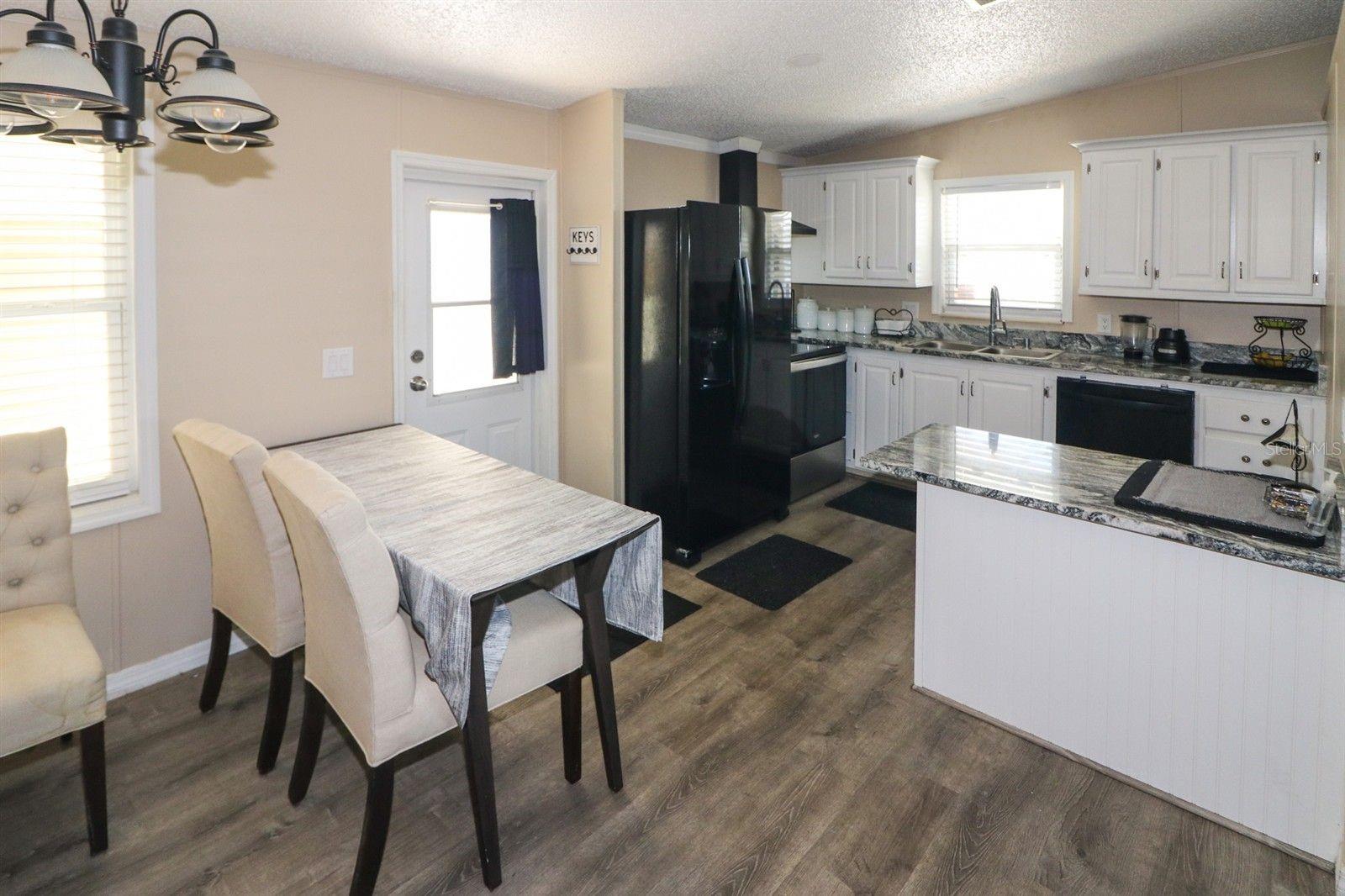 EMERALD LAKES - Residential