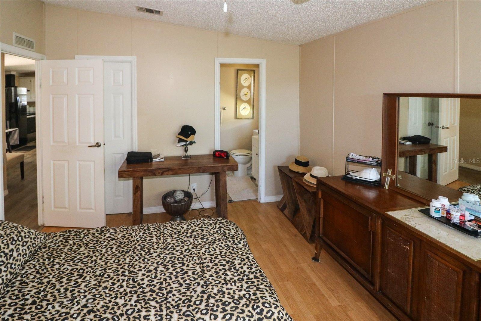 EMERALD LAKES - Residential