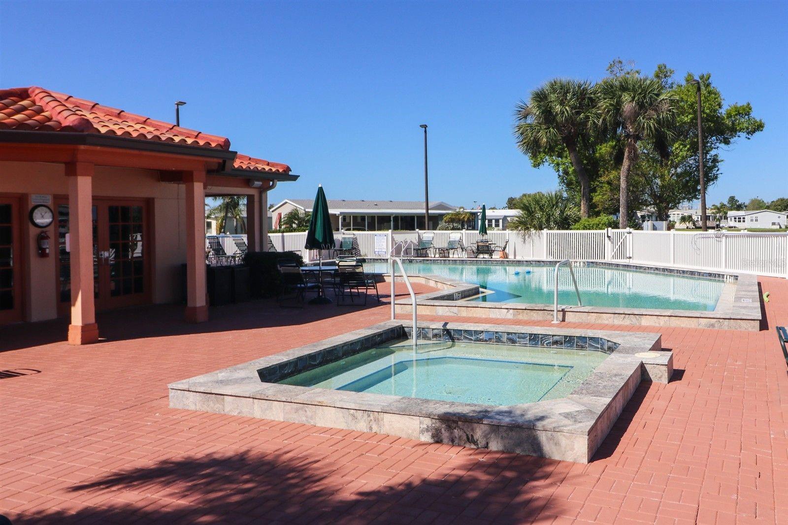 EMERALD LAKES - Residential