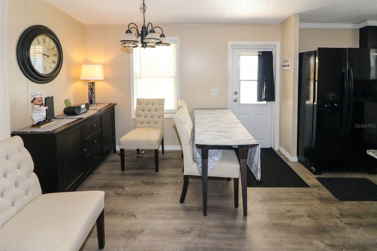 EMERALD LAKES - Residential