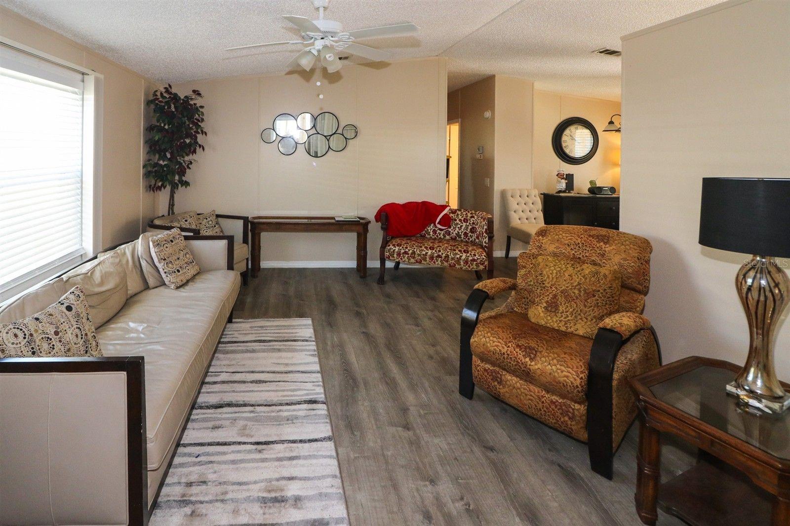 EMERALD LAKES - Residential