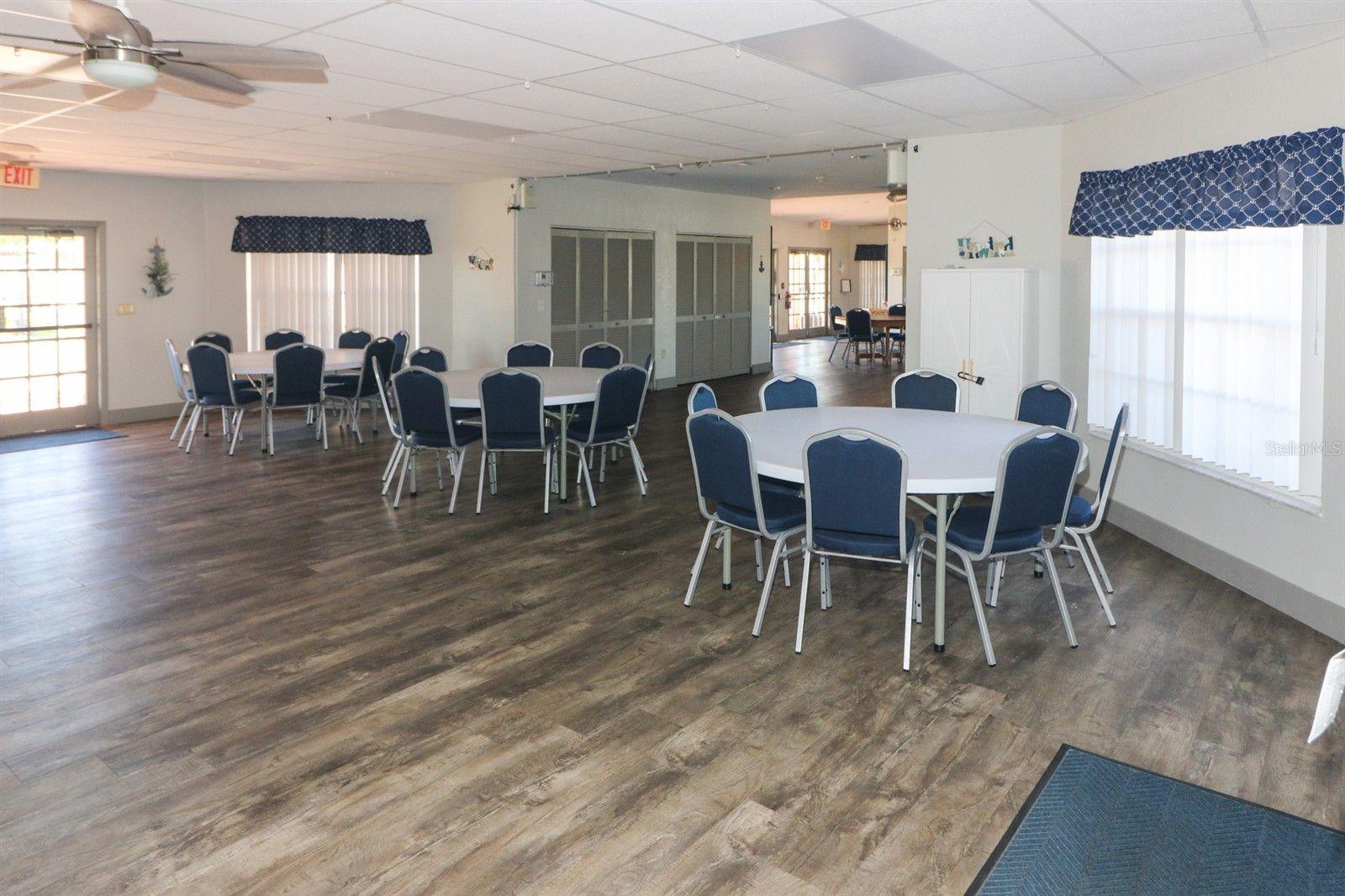 EMERALD LAKES - Residential