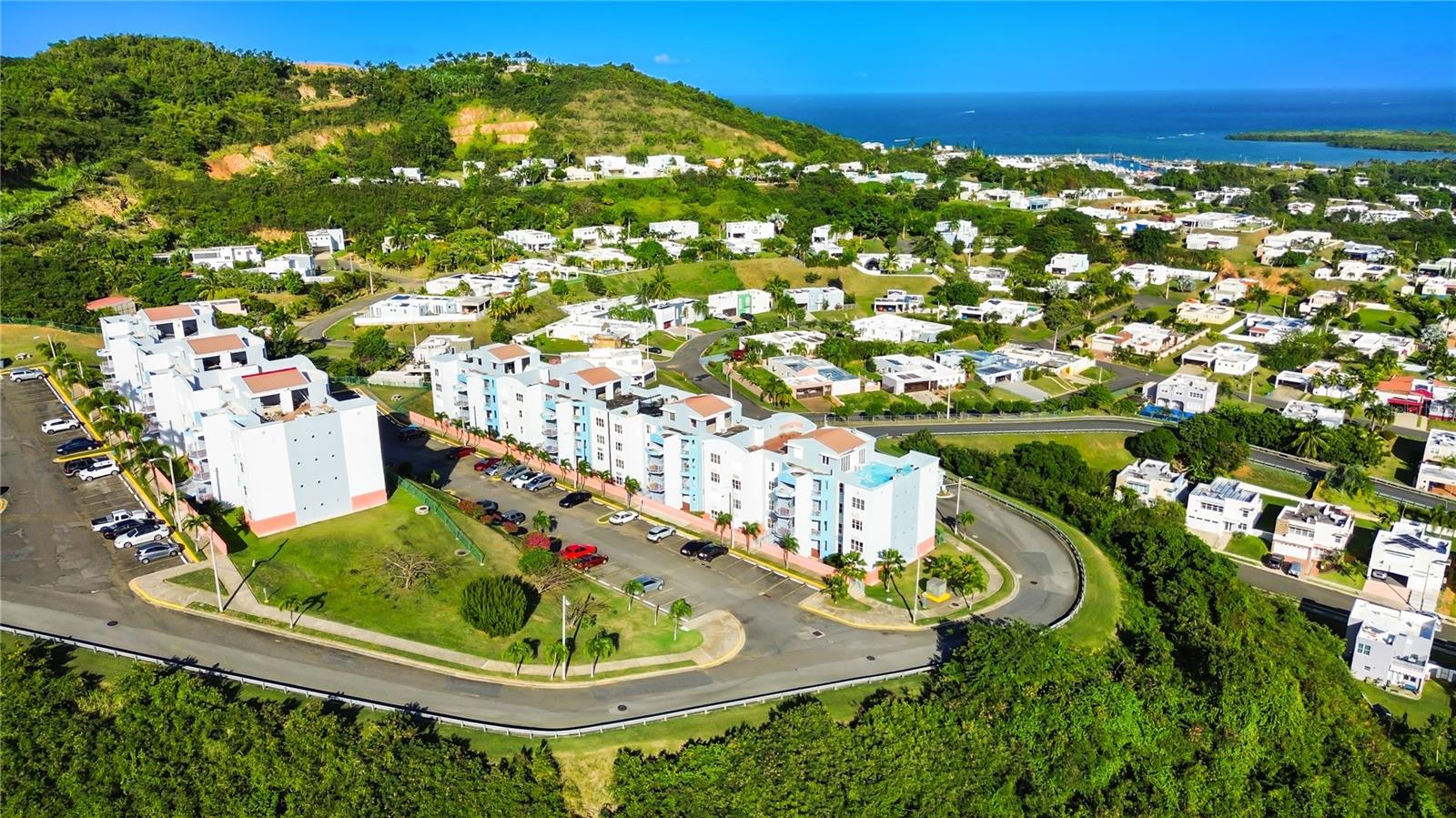 CONDOMINIO LA COSTA - Residential