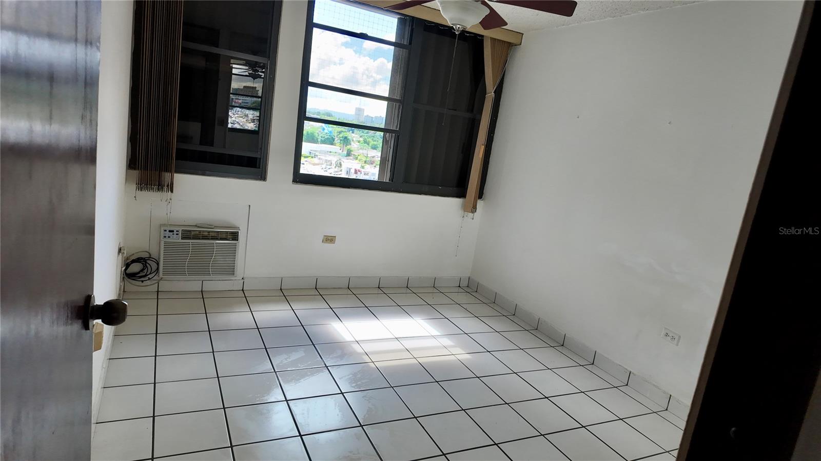 CAPARRA HILLS TOWER - Residential