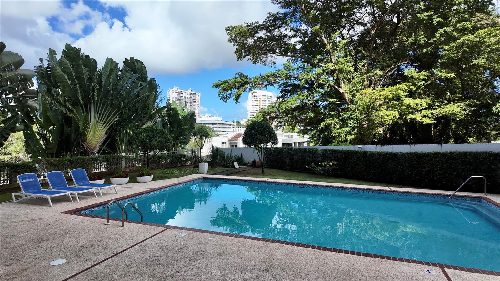 CAPARRA HILLS TOWER - Residential