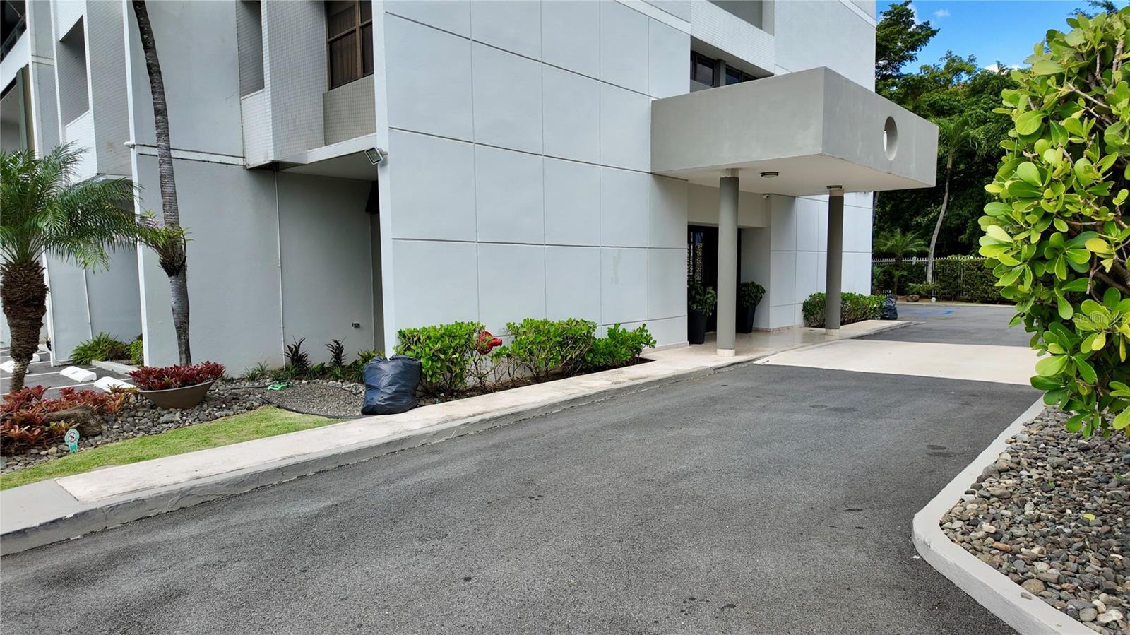 CAPARRA HILLS TOWER - Residential