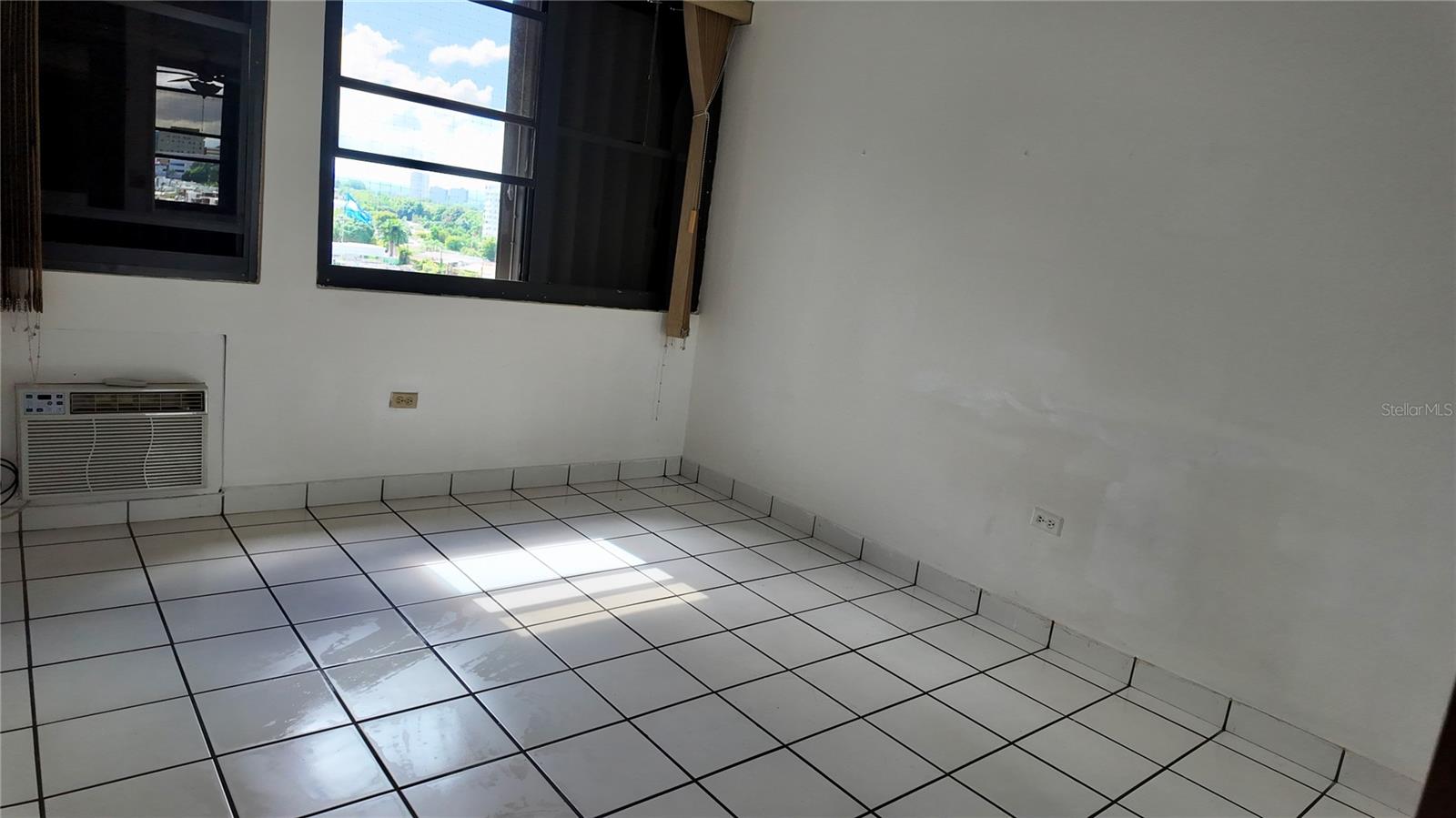 CAPARRA HILLS TOWER - Residential