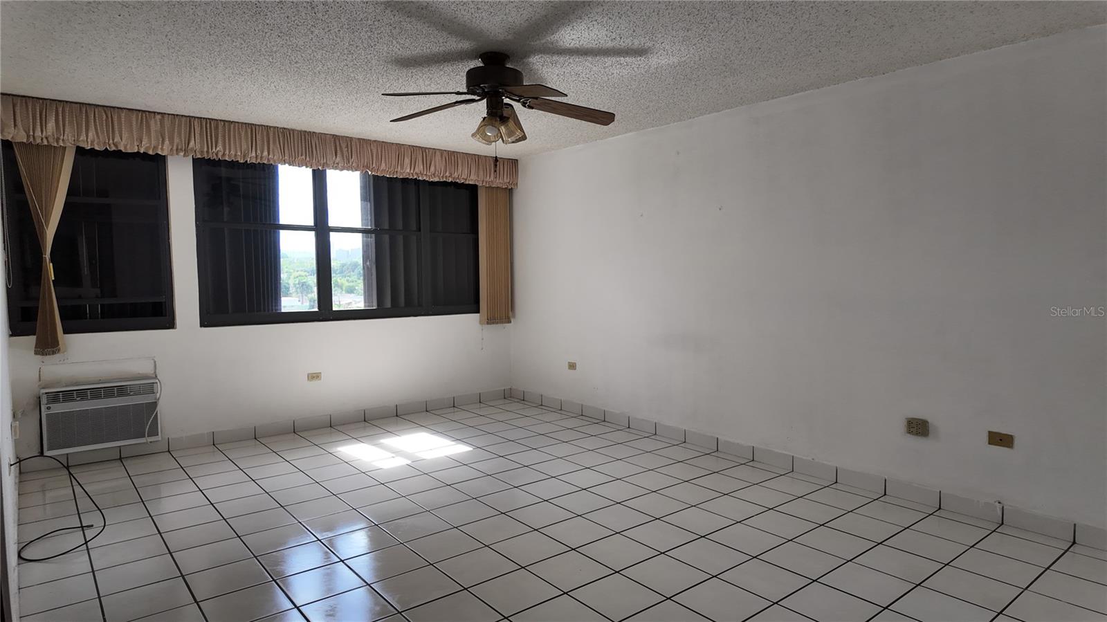 CAPARRA HILLS TOWER - Residential