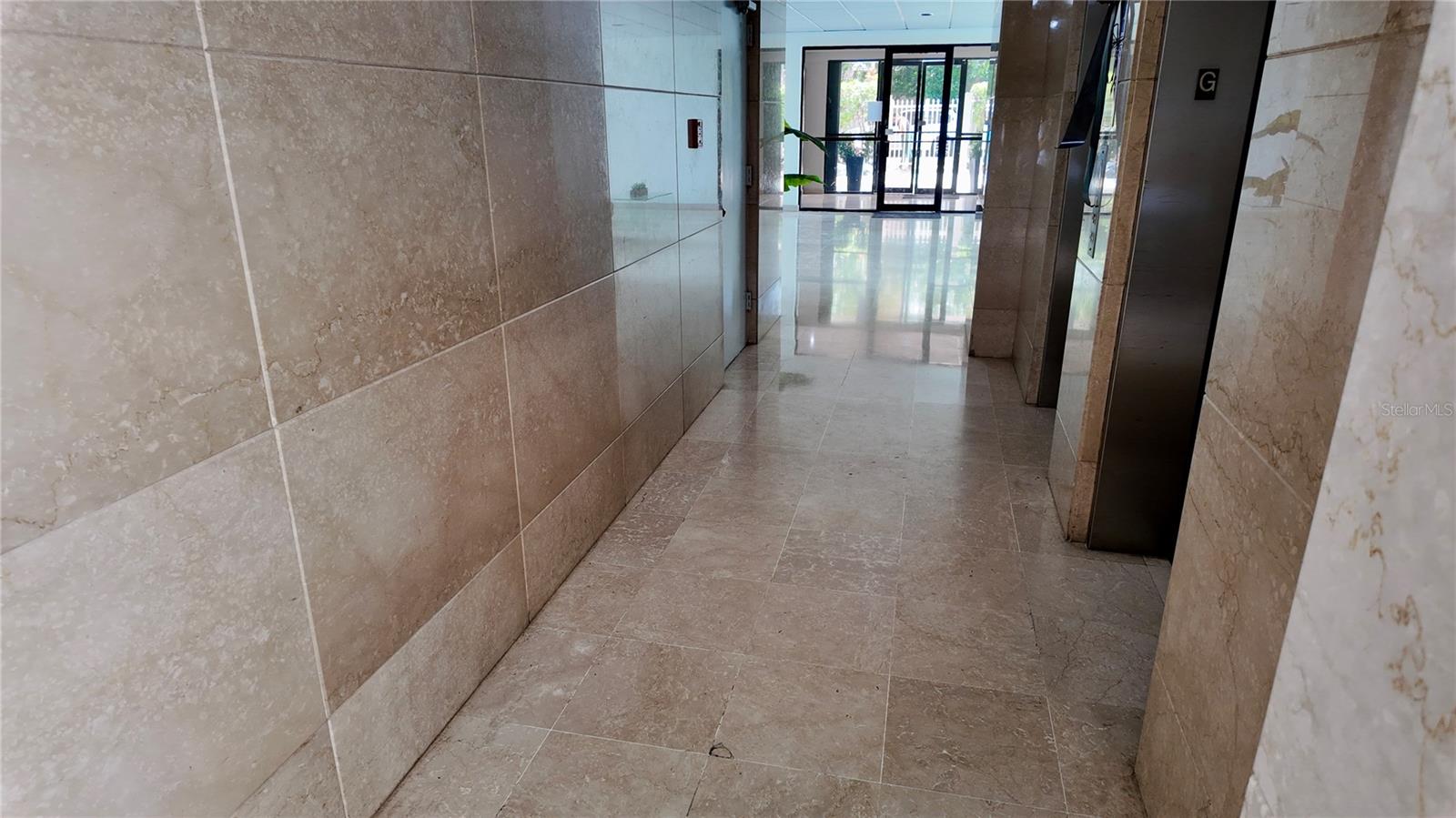 CAPARRA HILLS TOWER - Residential