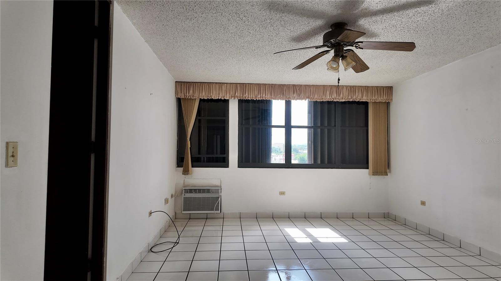 CAPARRA HILLS TOWER - Residential