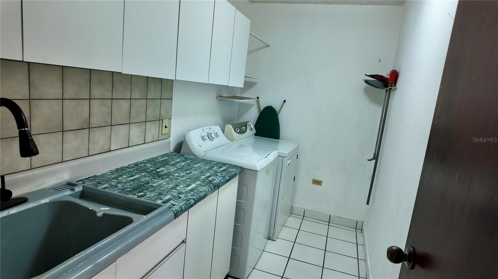 CAPARRA HILLS TOWER - Residential