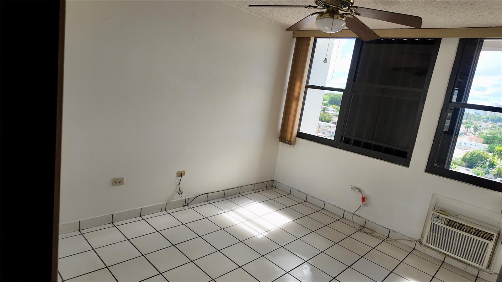 CAPARRA HILLS TOWER - Residential