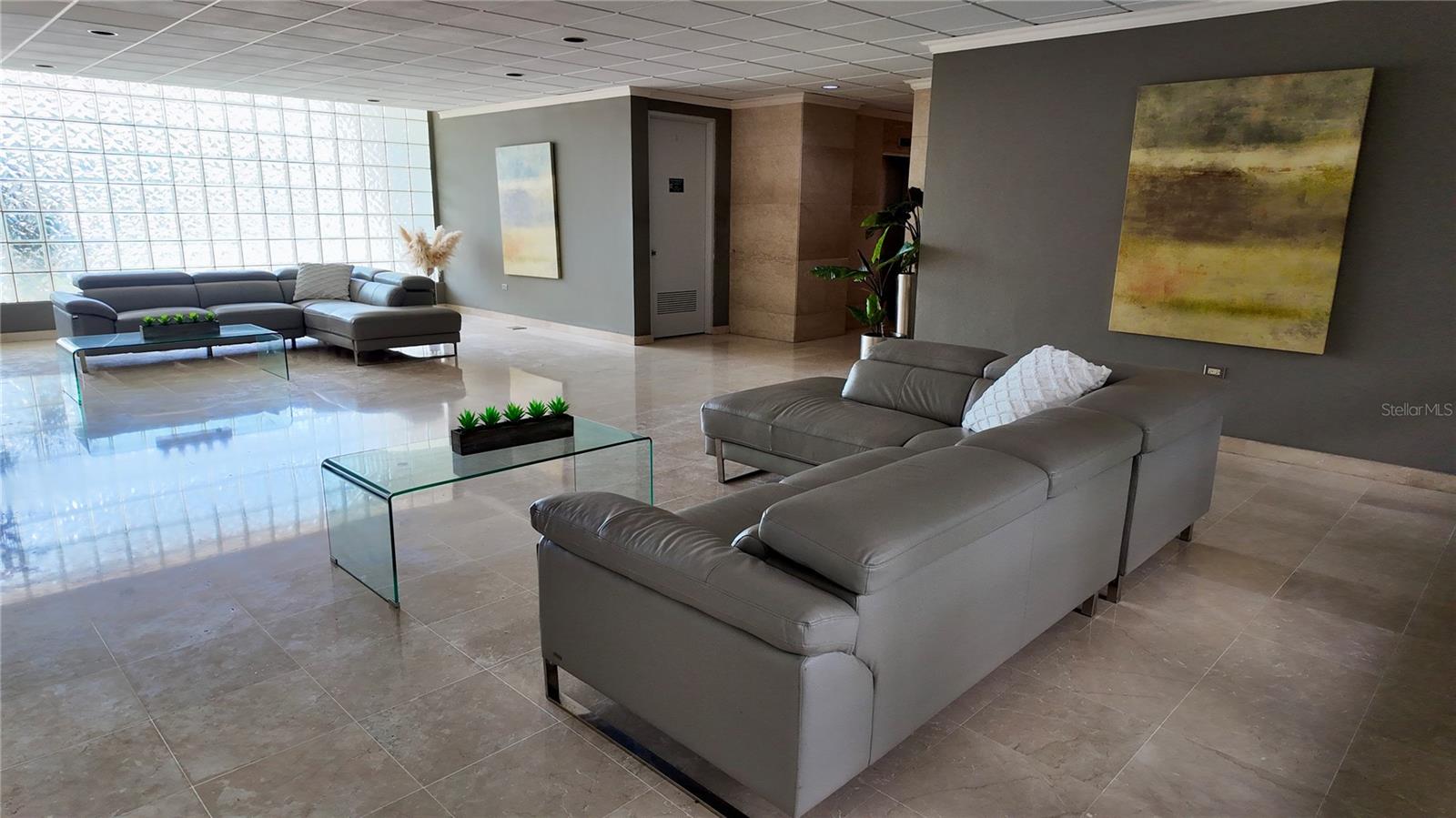 CAPARRA HILLS TOWER - Residential