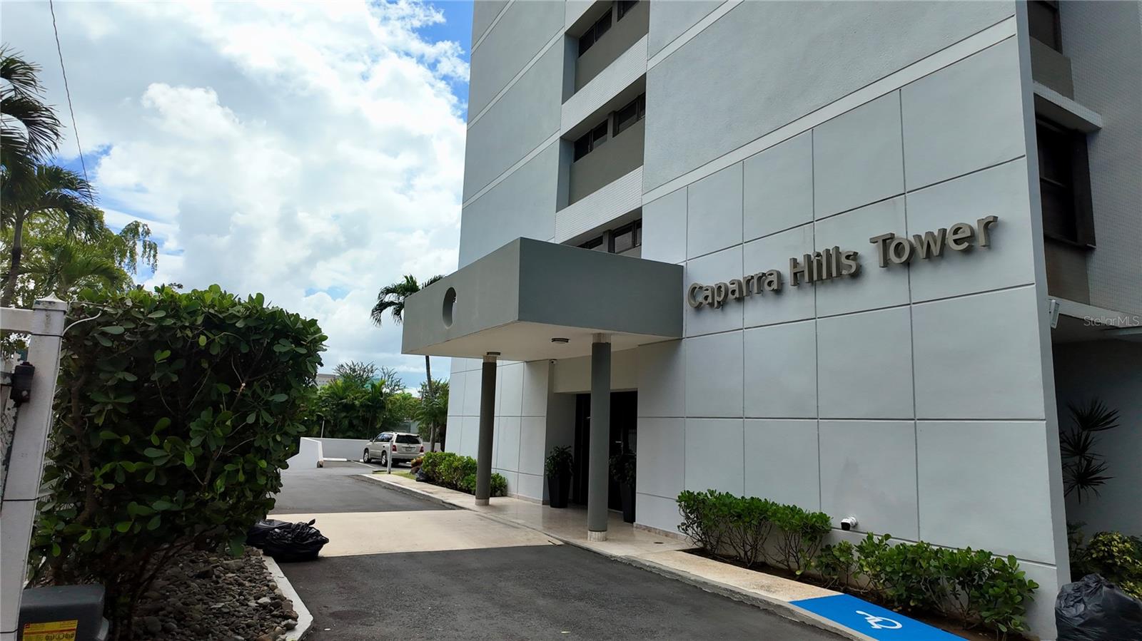 CAPARRA HILLS TOWER - Residential