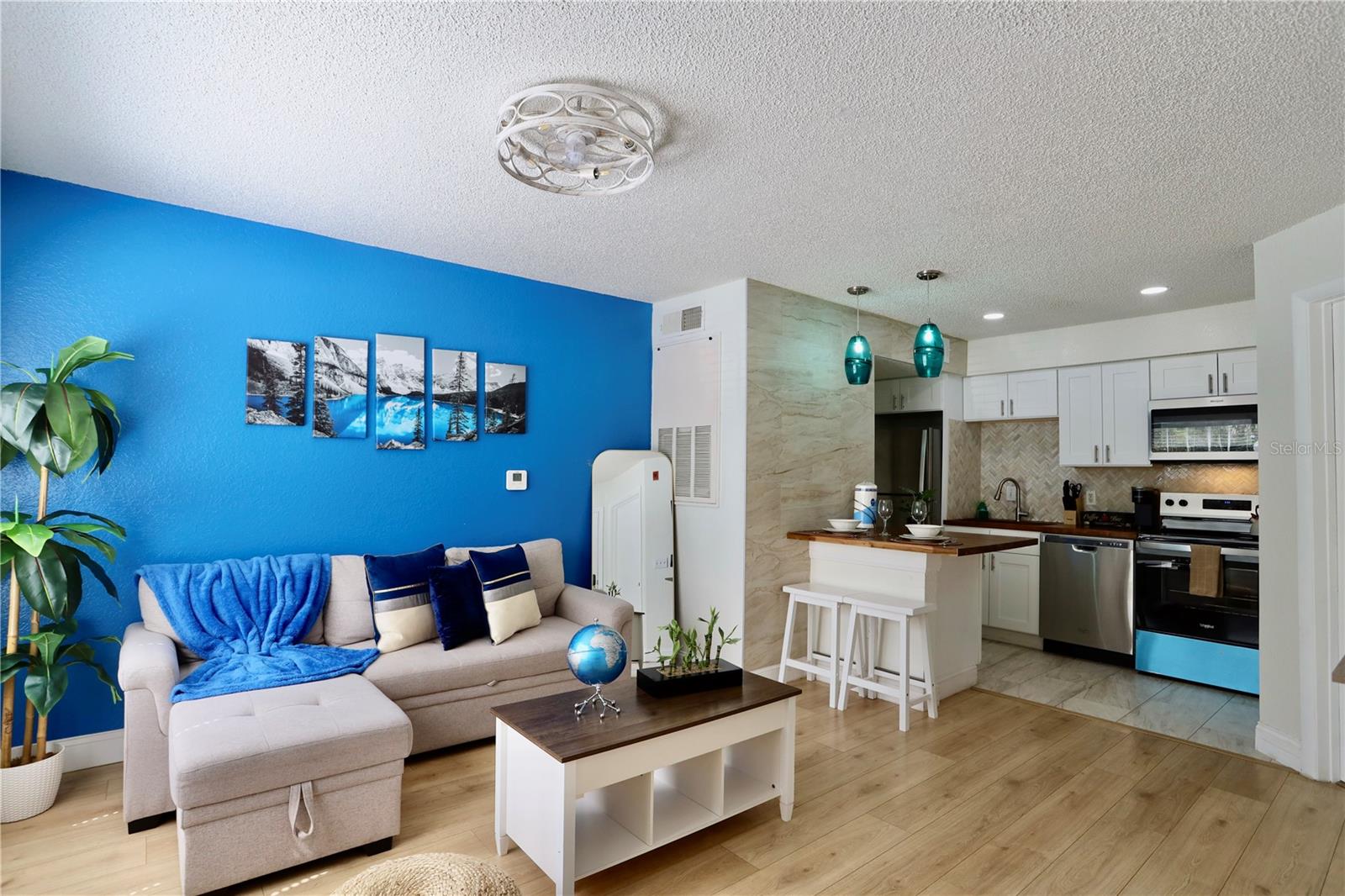 2207 ANTIGUA PLACE 717