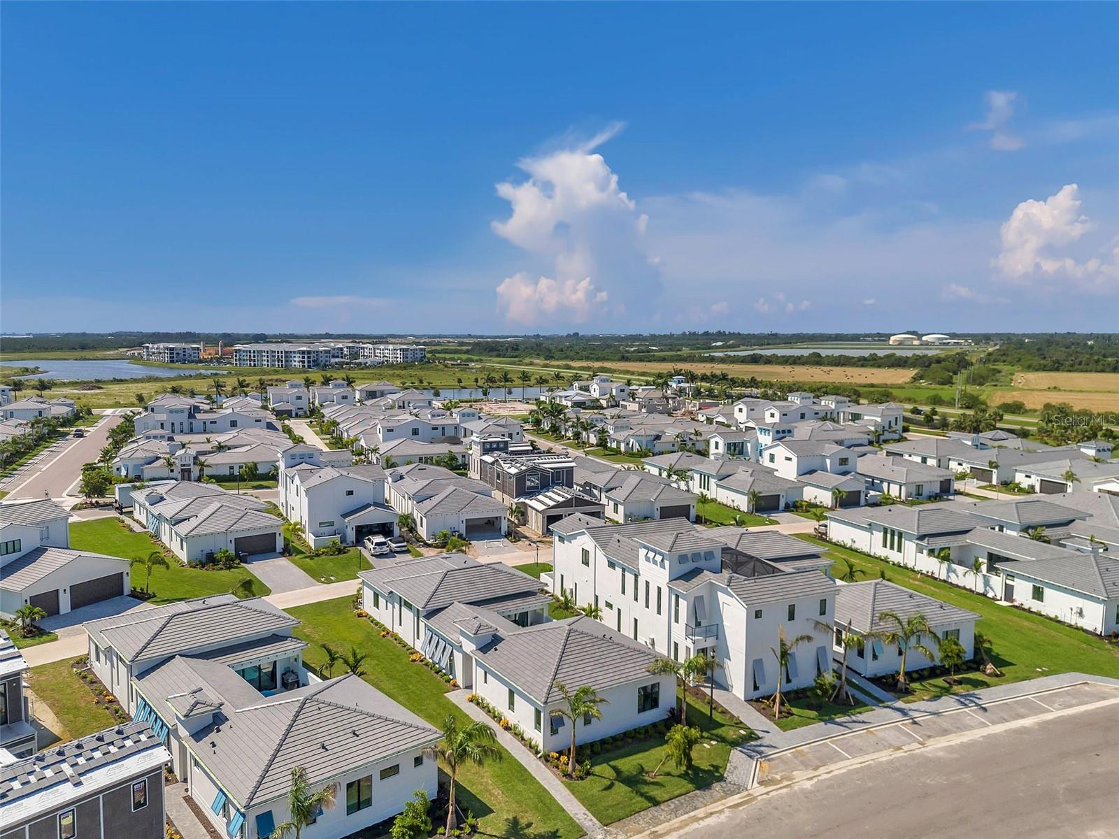 AQUA LAGOON - Residential