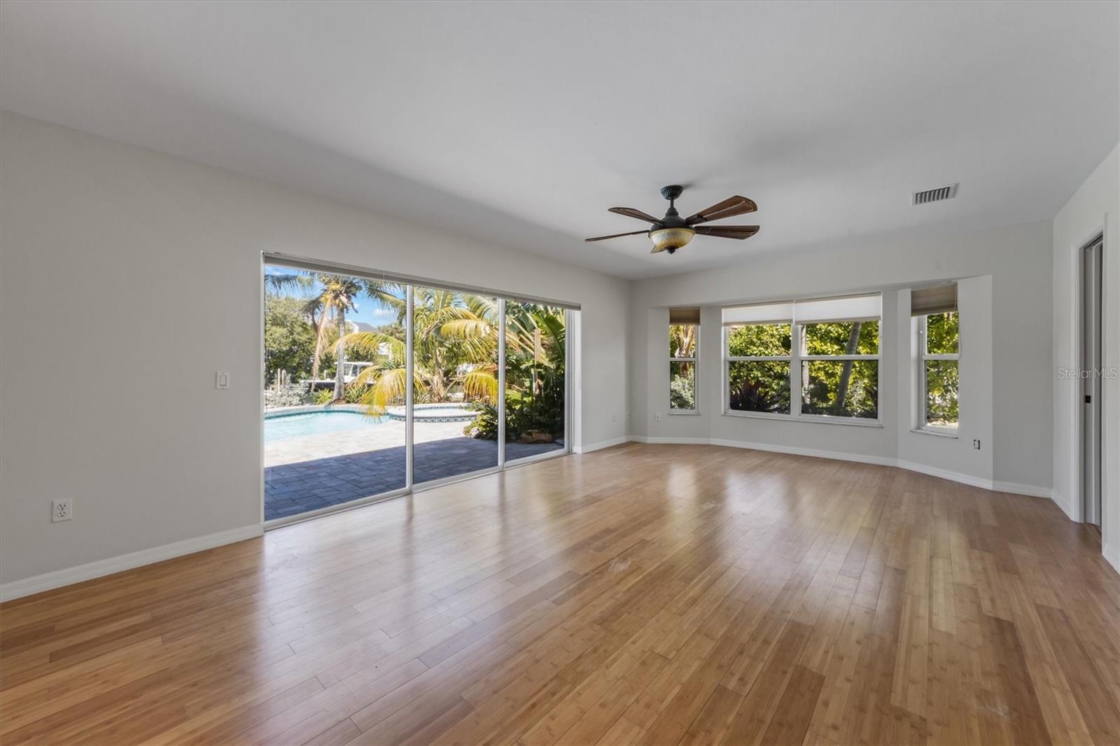 BAY PALMS - Residential