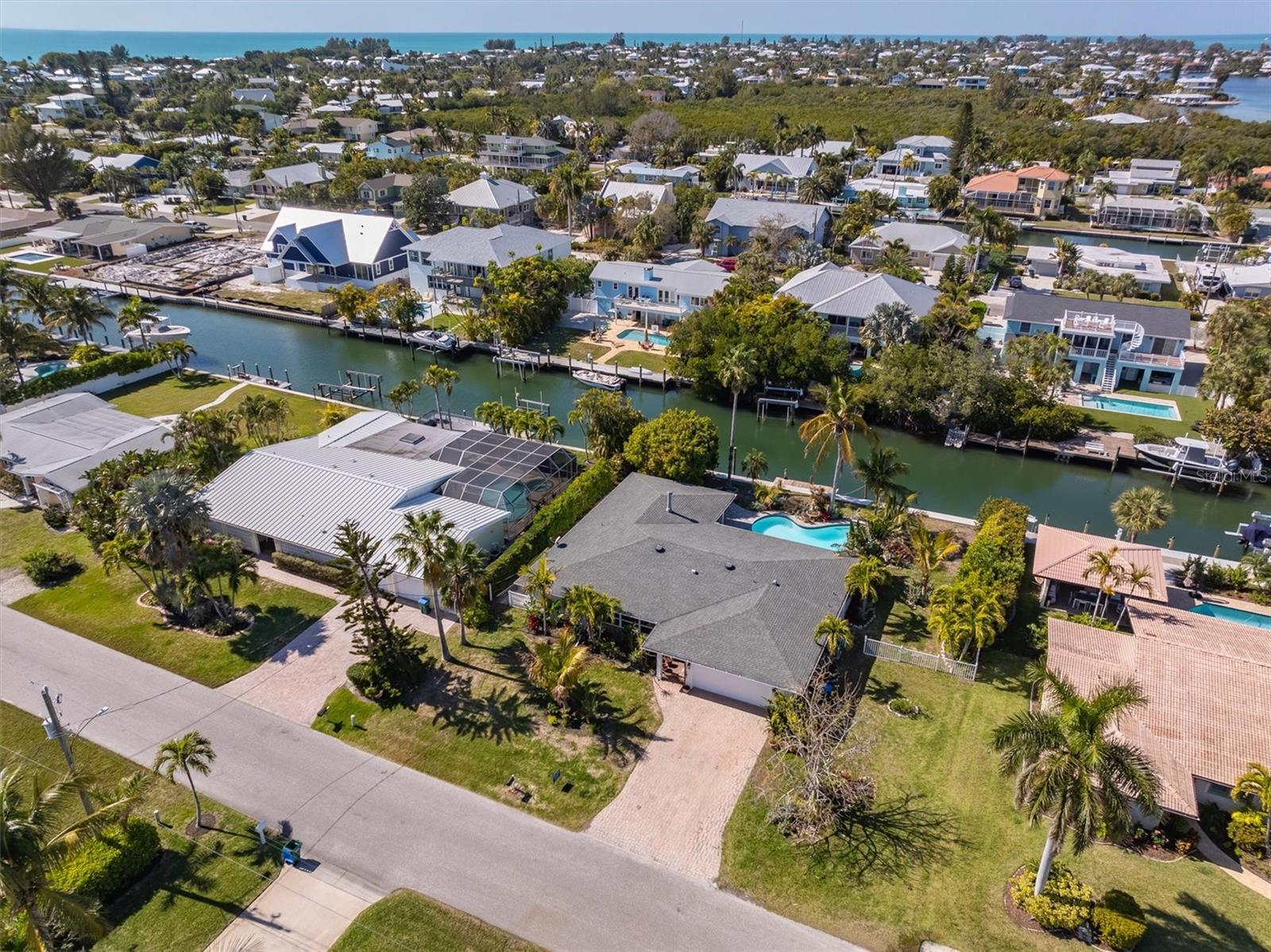 BAY PALMS - Residential