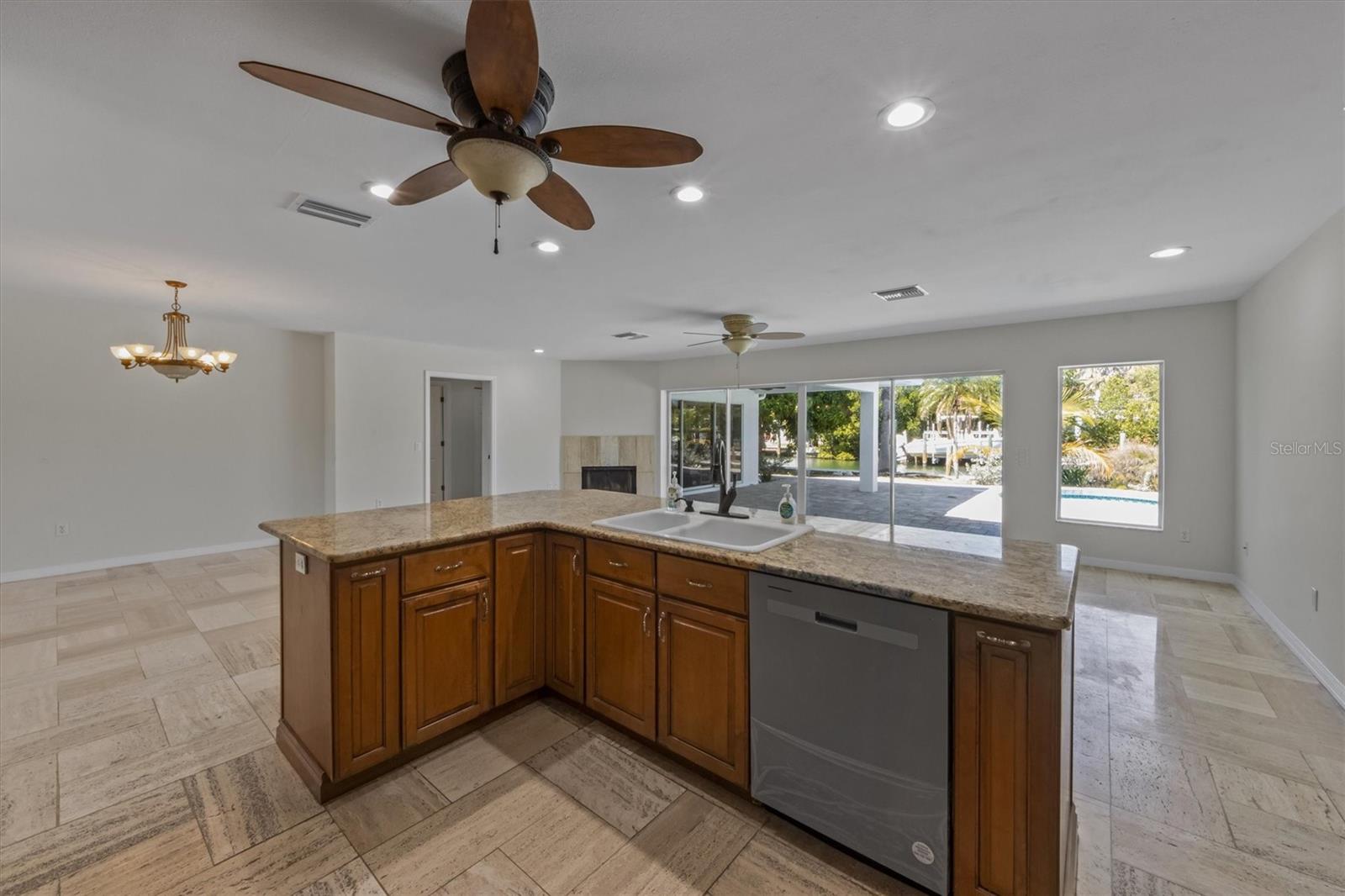 BAY PALMS - Residential