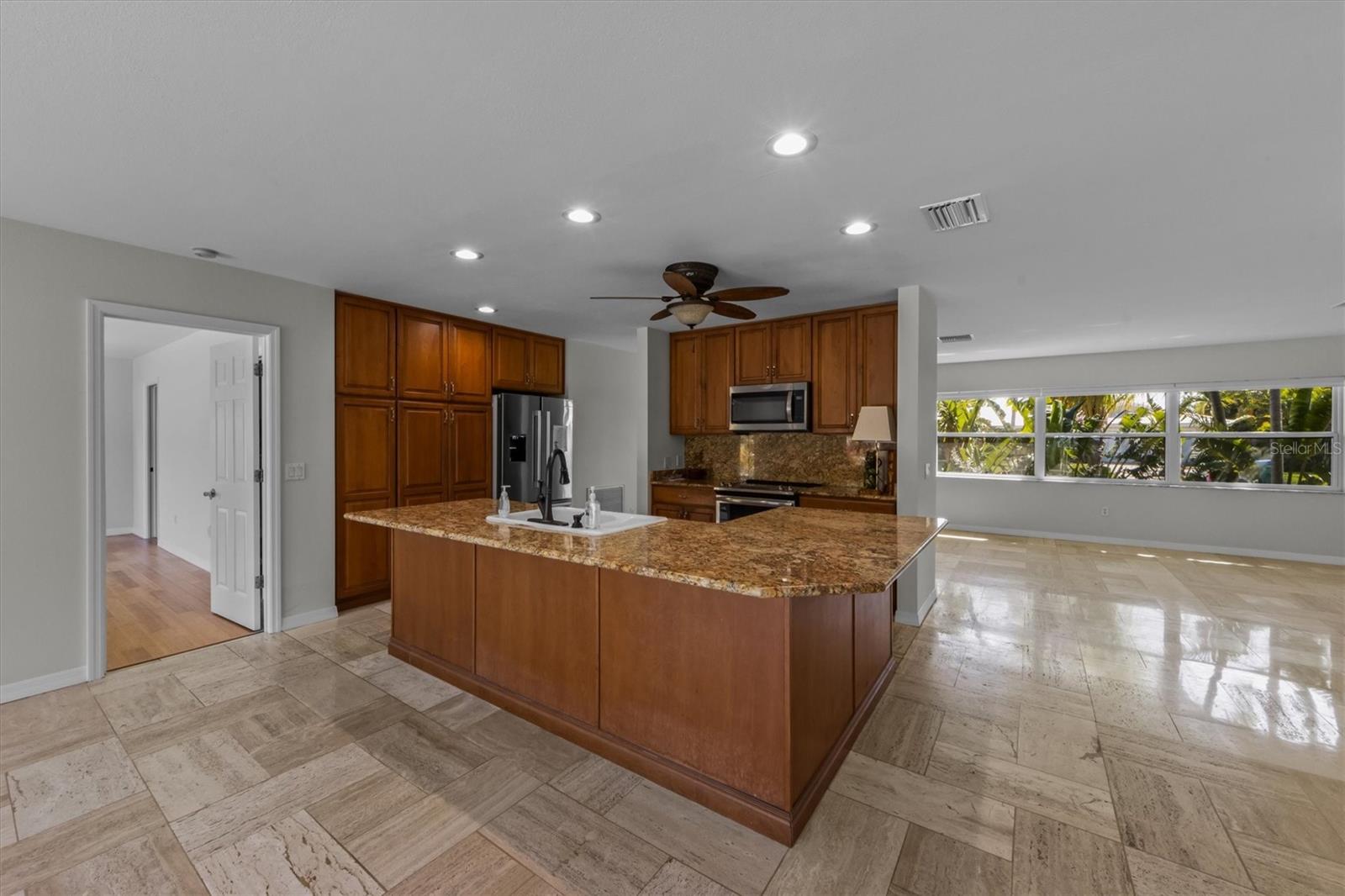 BAY PALMS - Residential