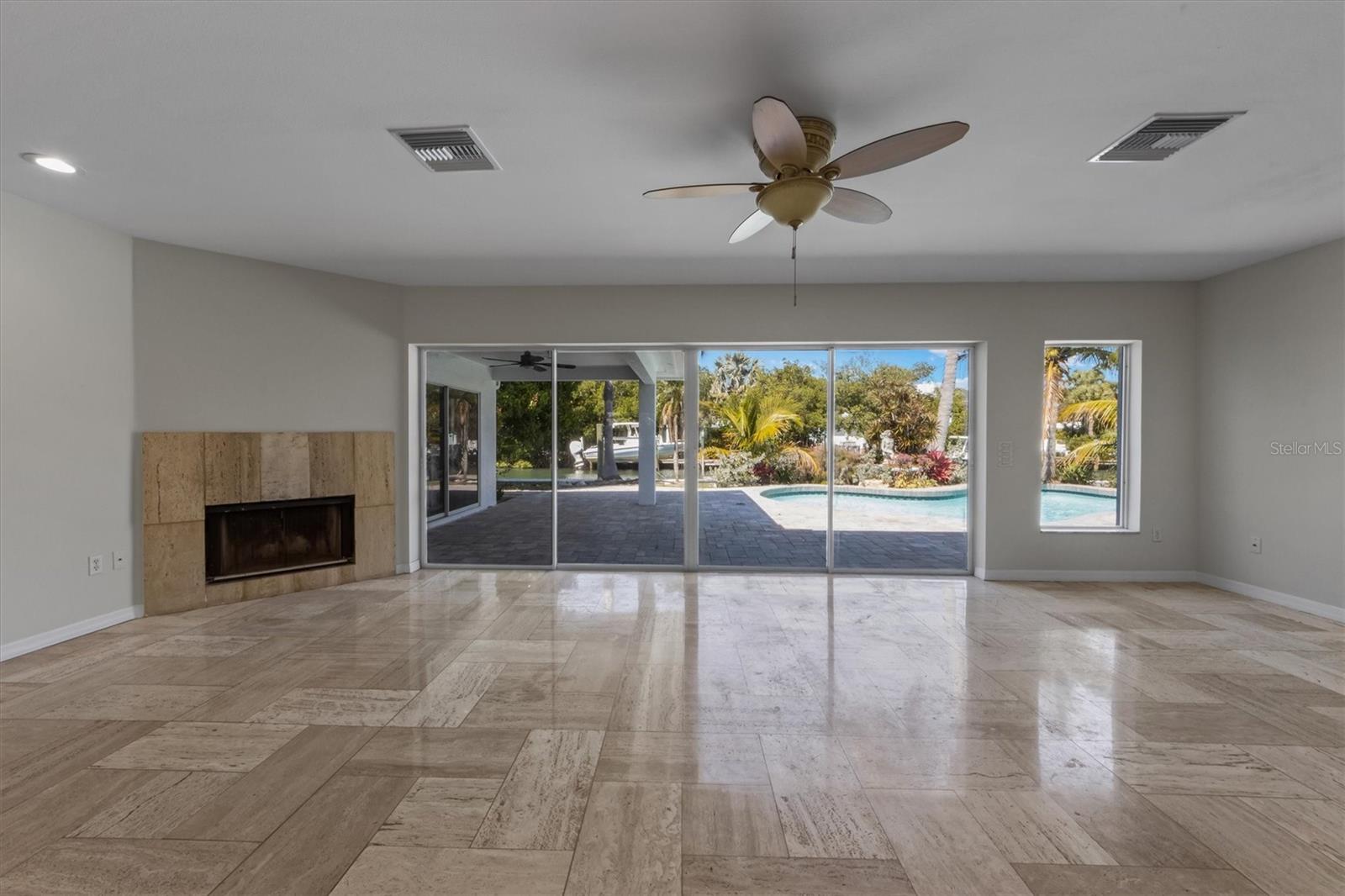 BAY PALMS - Residential