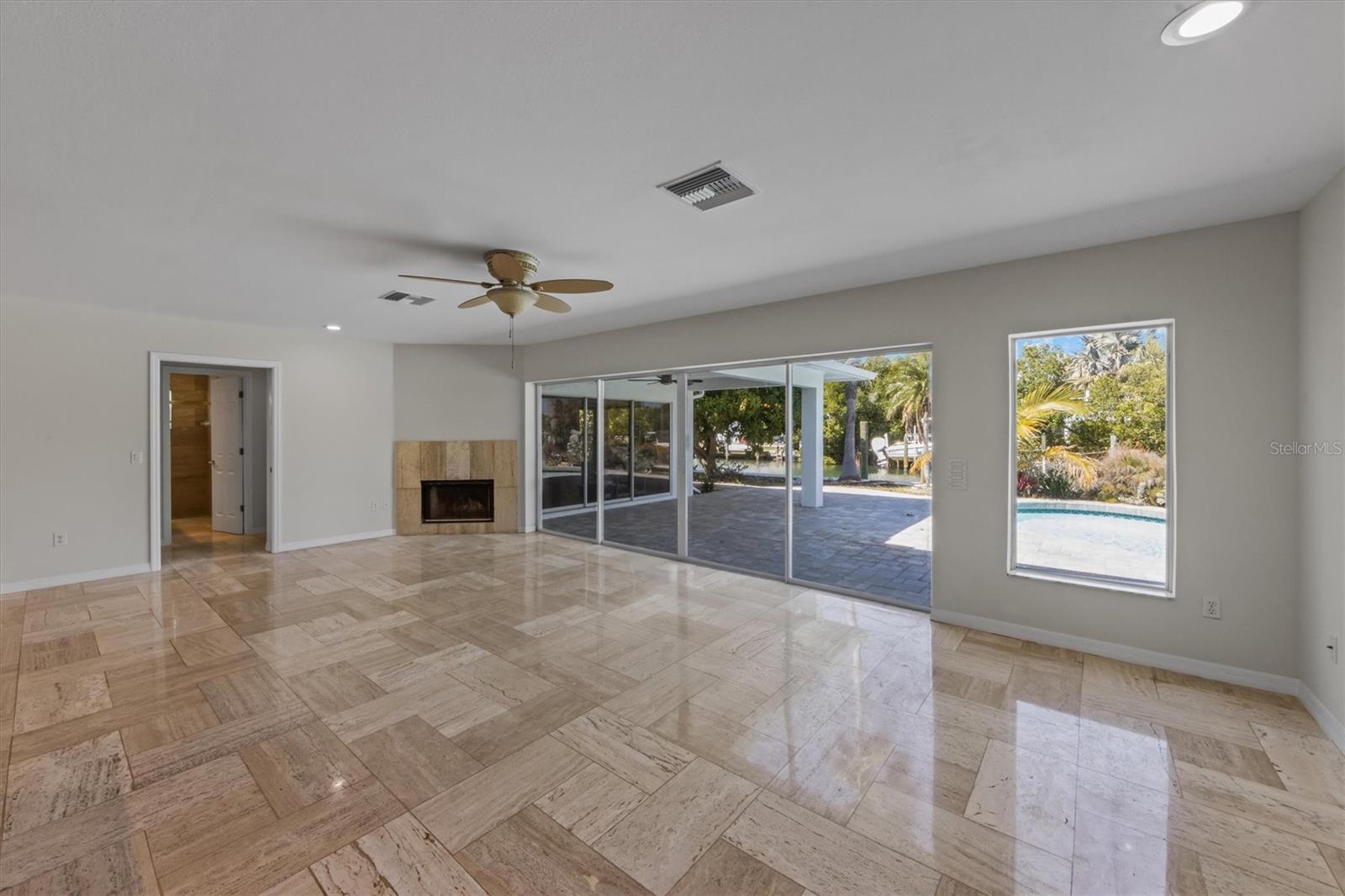 BAY PALMS - Residential