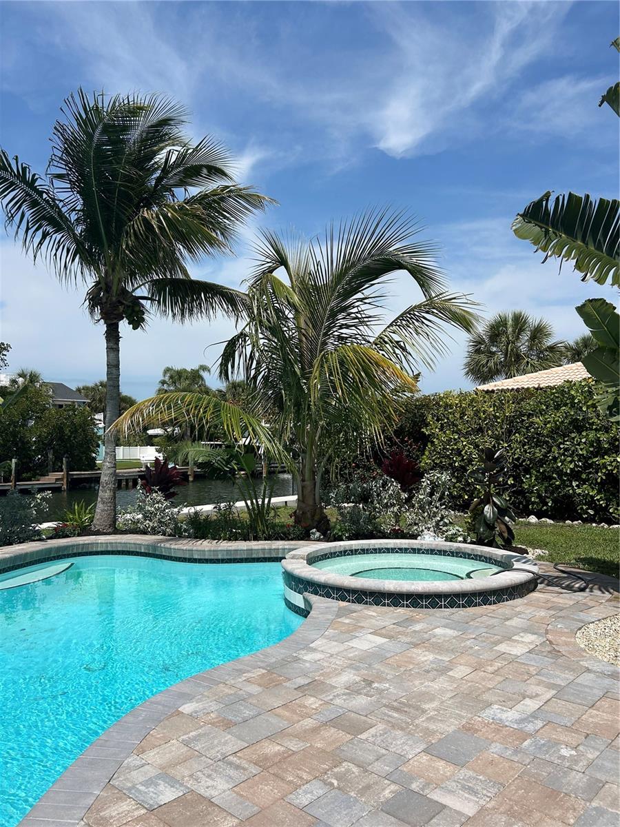 BAY PALMS - Residential