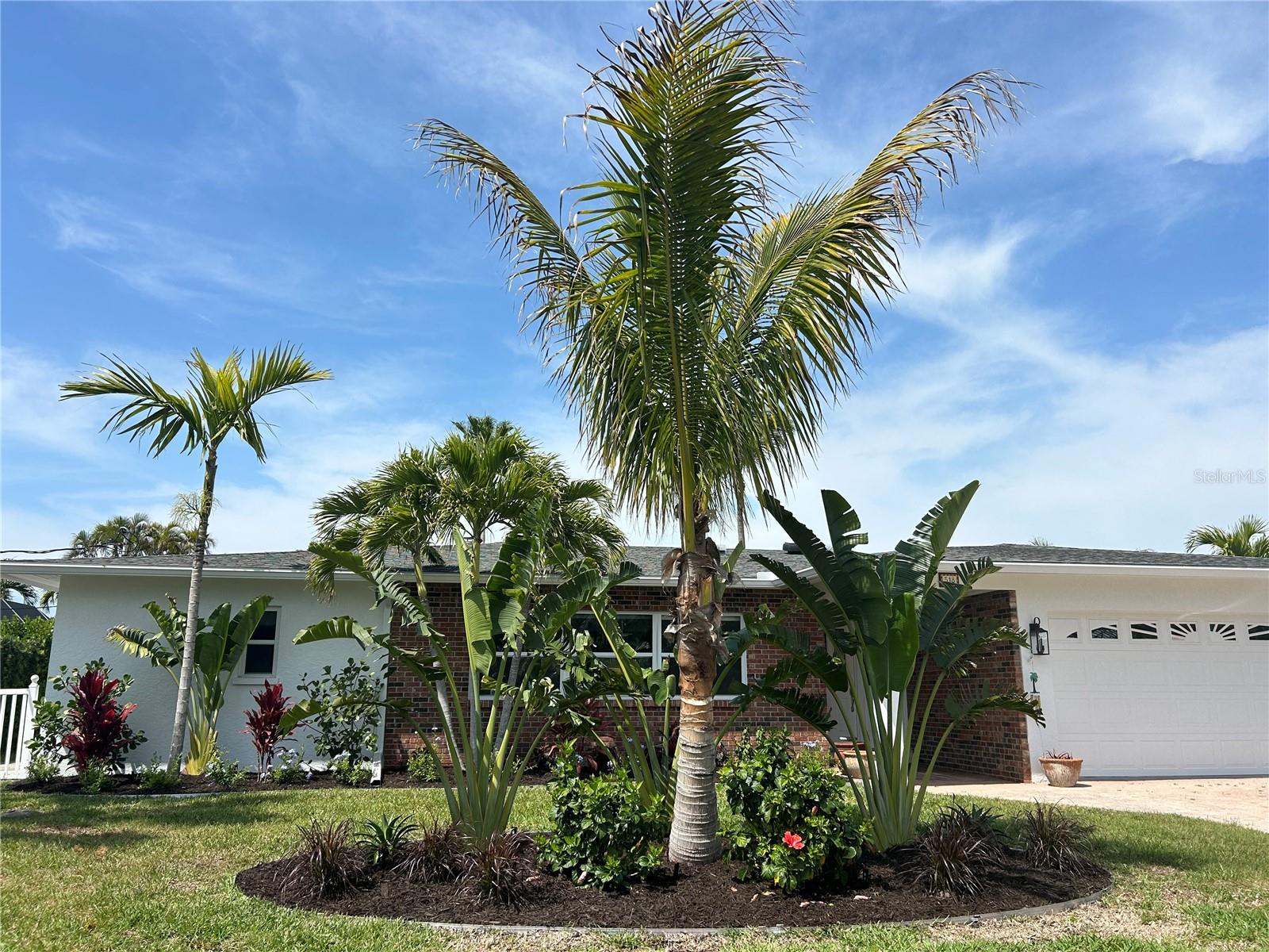 BAY PALMS - Residential