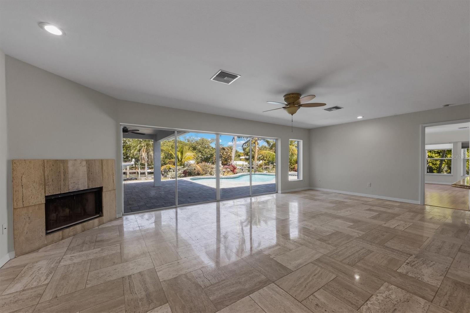 BAY PALMS - Residential