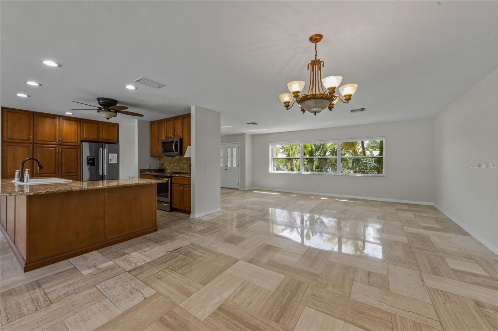 BAY PALMS - Residential