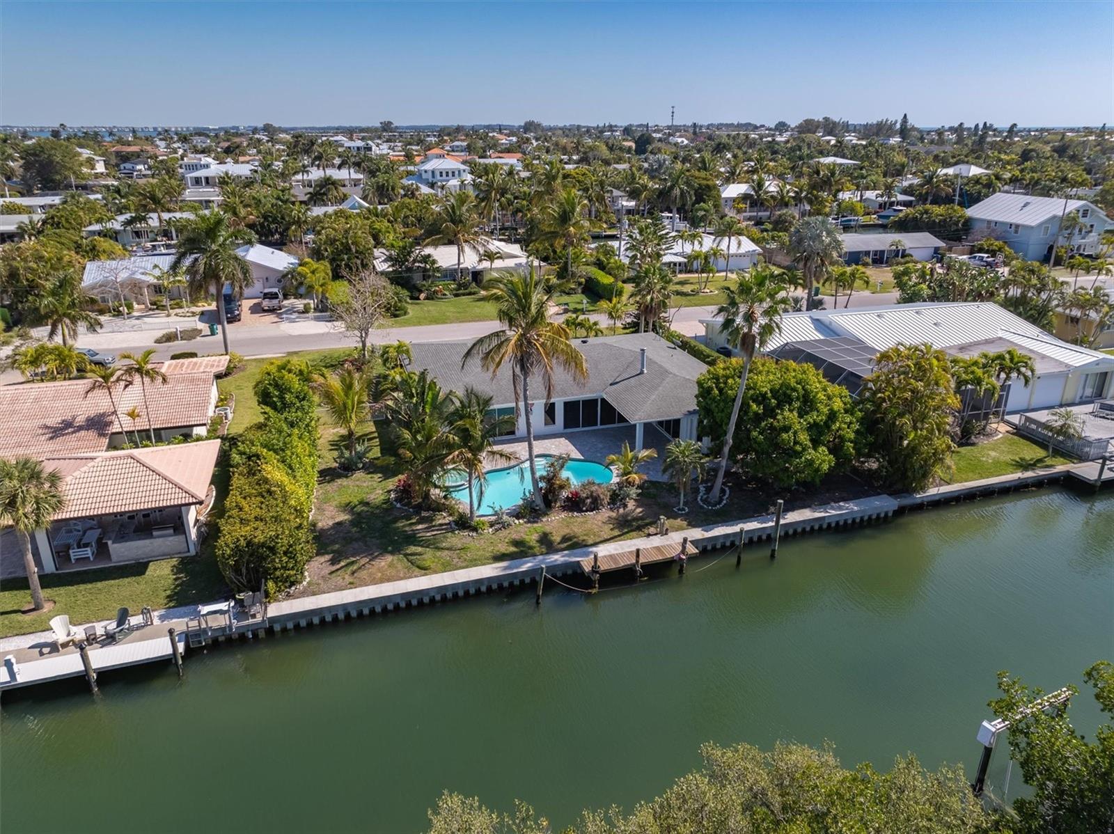 BAY PALMS - Residential