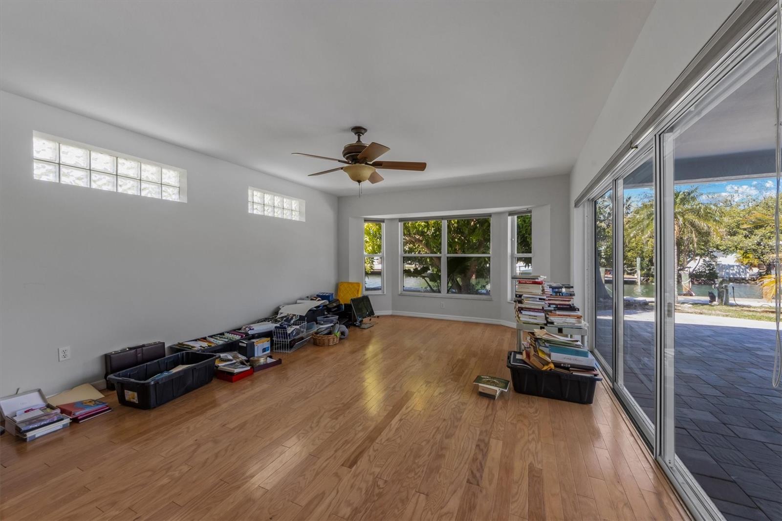 BAY PALMS - Residential