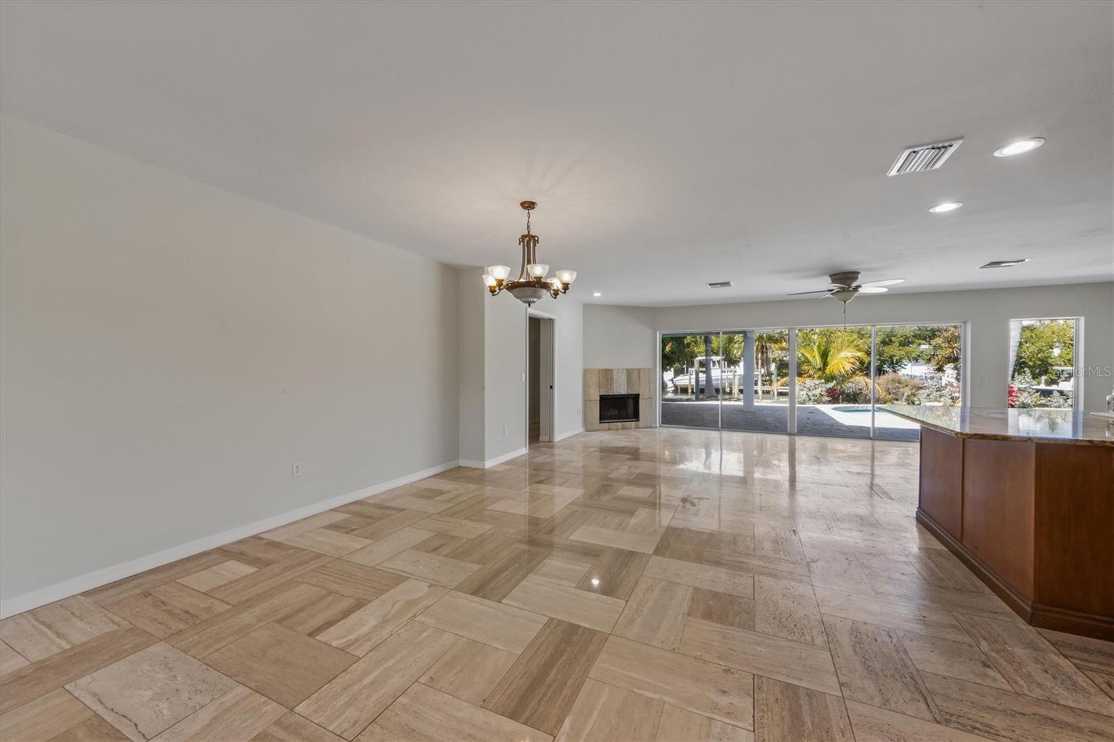 BAY PALMS - Residential