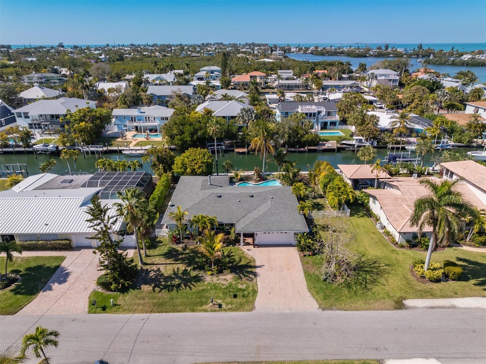 BAY PALMS - Residential