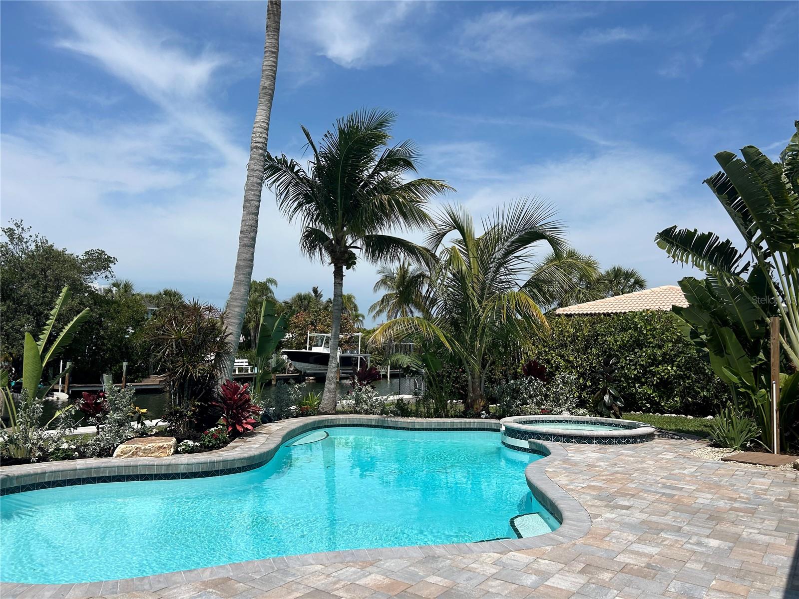 BAY PALMS - Residential